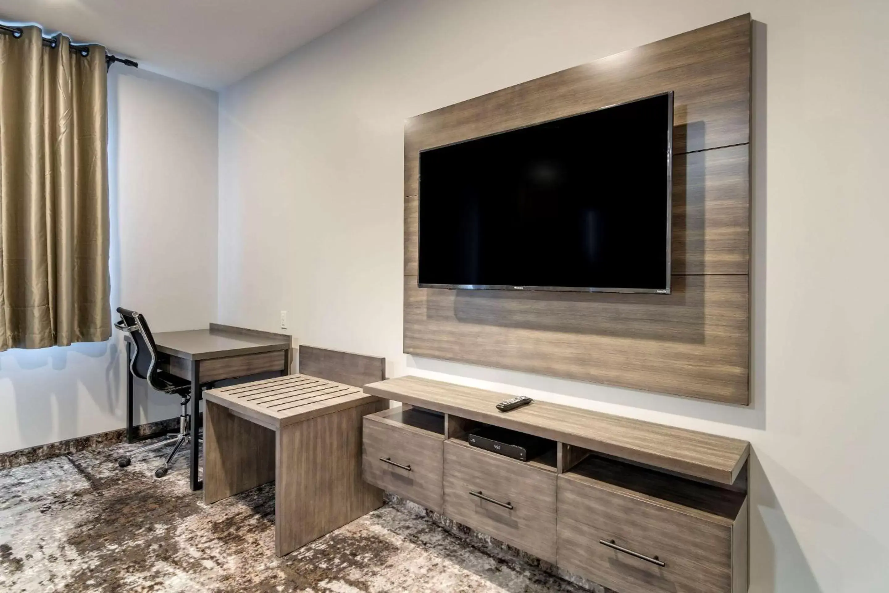 Photo of the whole room, TV/Entertainment Center in The Hue Hotel, Ascend Hotel Collection