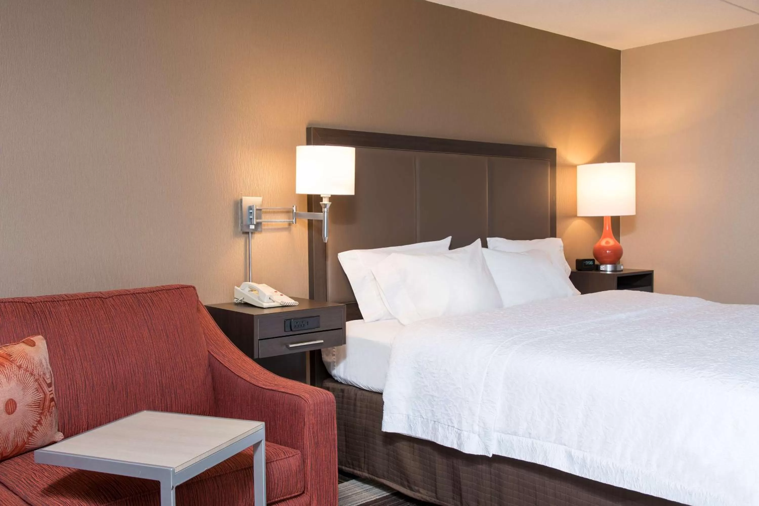 Bed in Hampton Inn Seymour