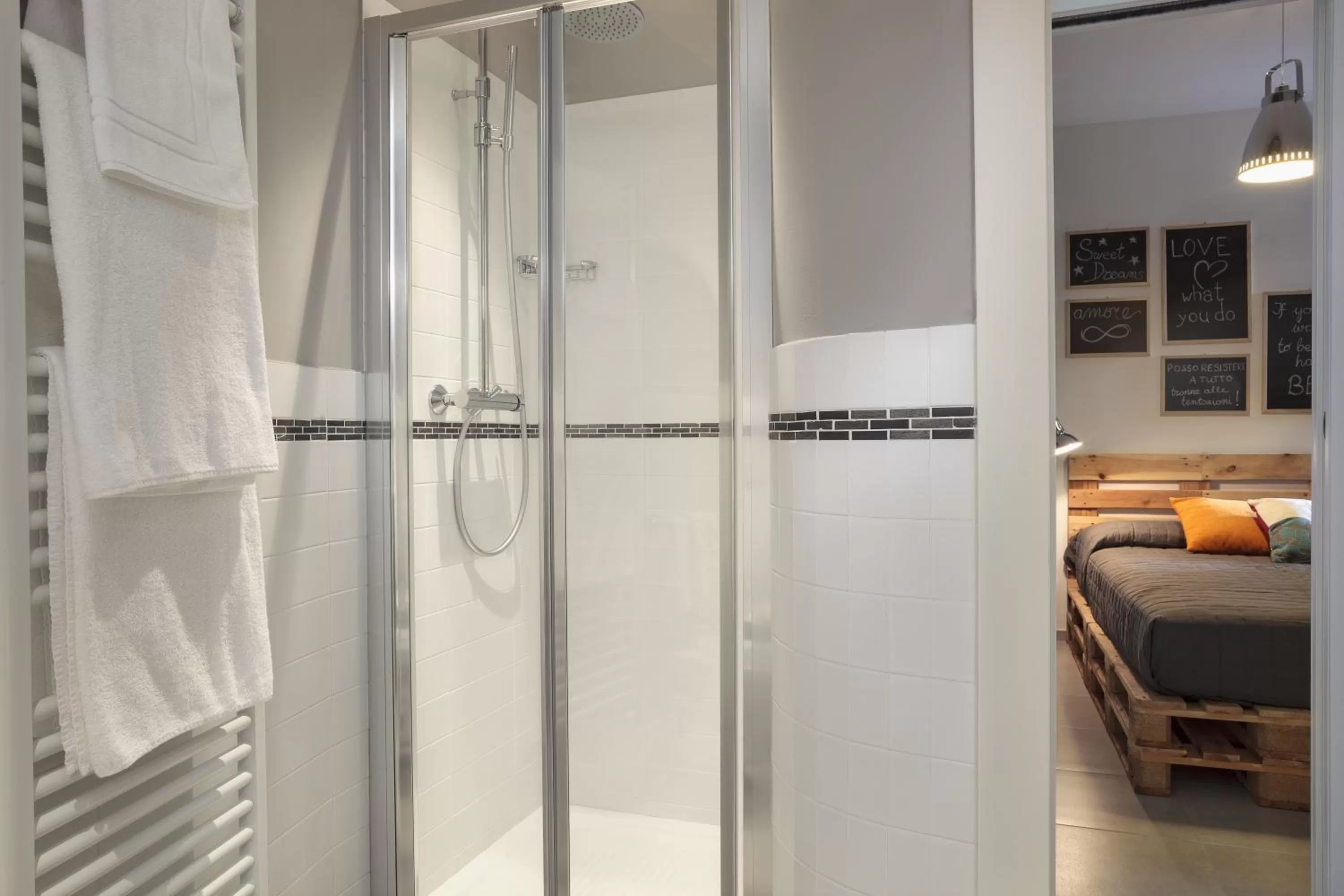 Shower, Bed in Rivetto Suites