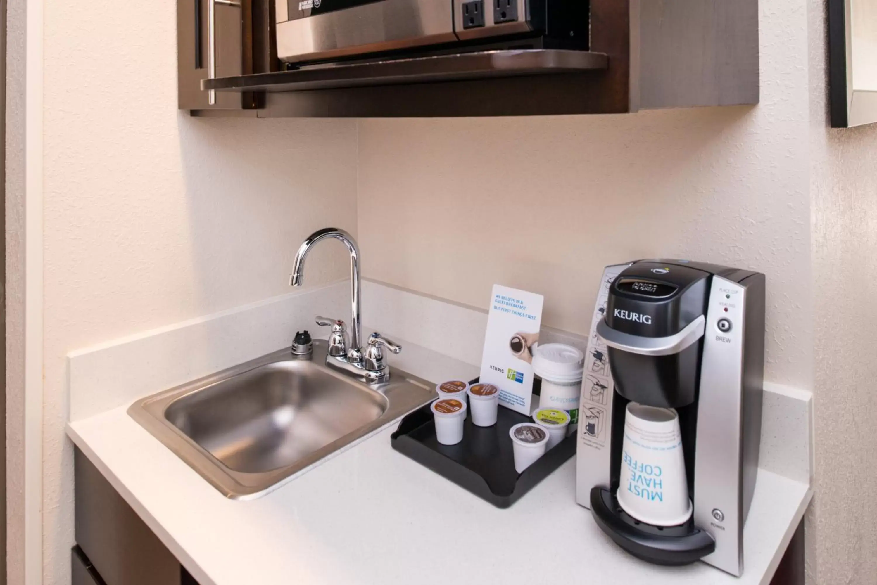 Photo of the whole room, Kitchen/Kitchenette in Holiday Inn Express & Suites Monroe, an IHG Hotel