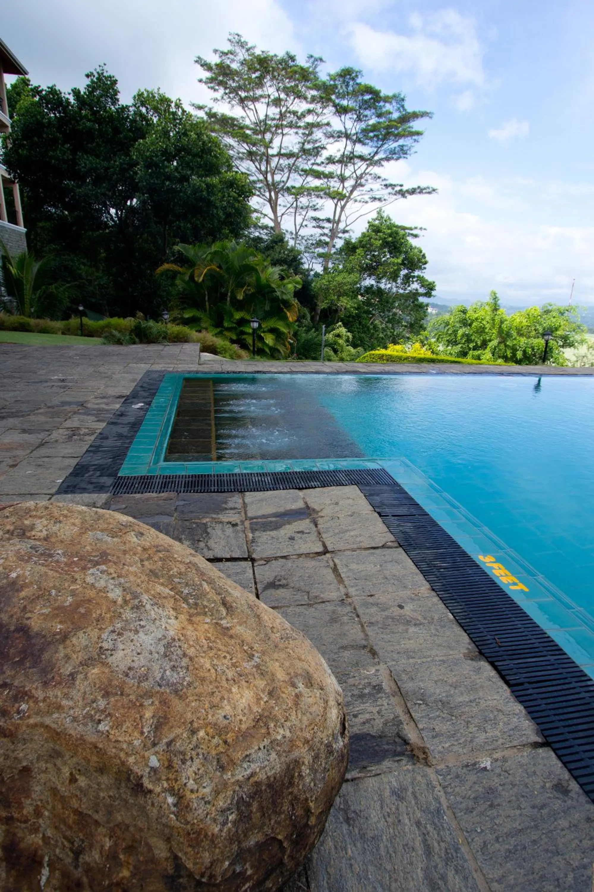 Day in Randholee Resort & Spa