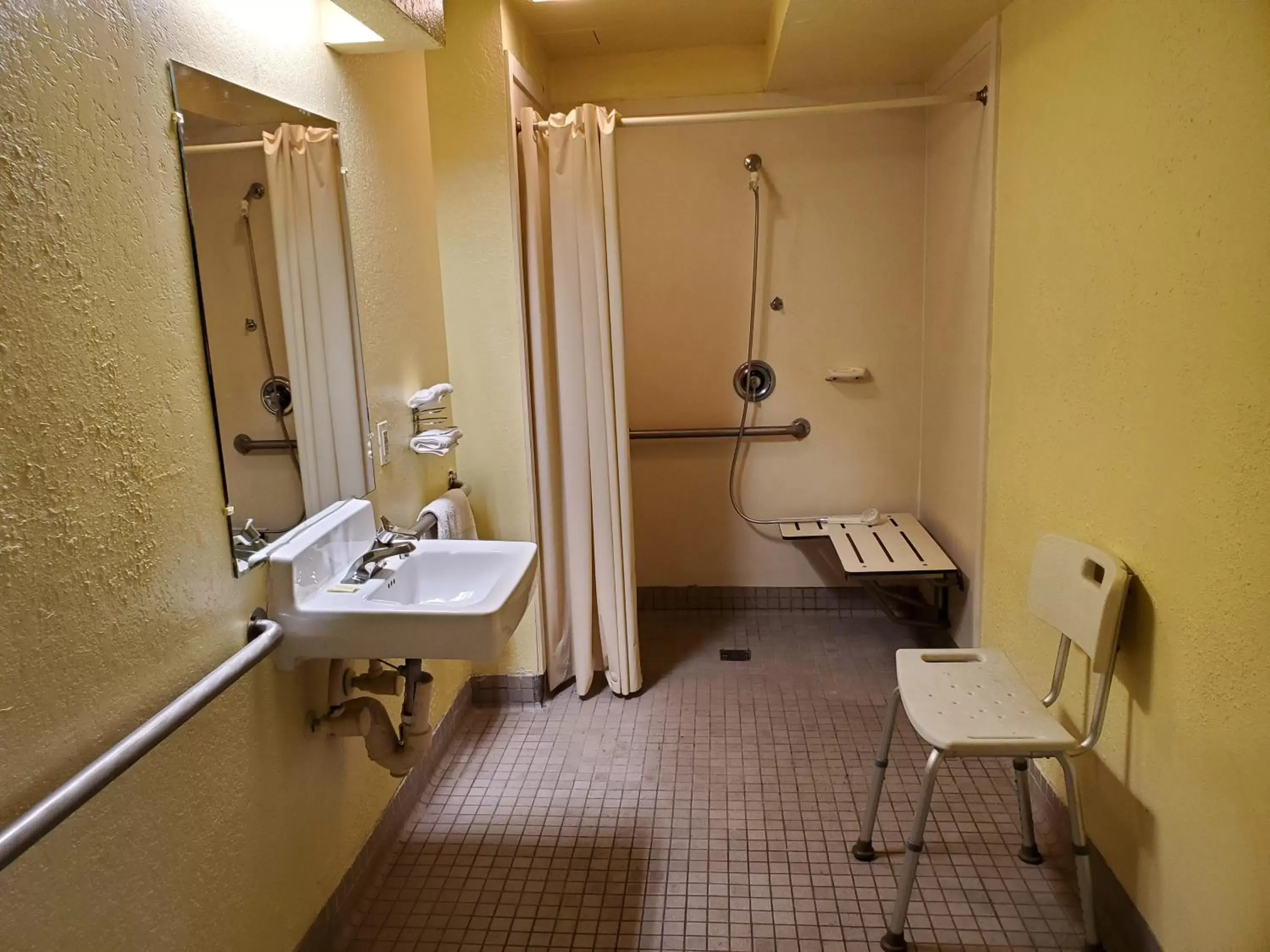 Bathroom in Travel Inn Motel