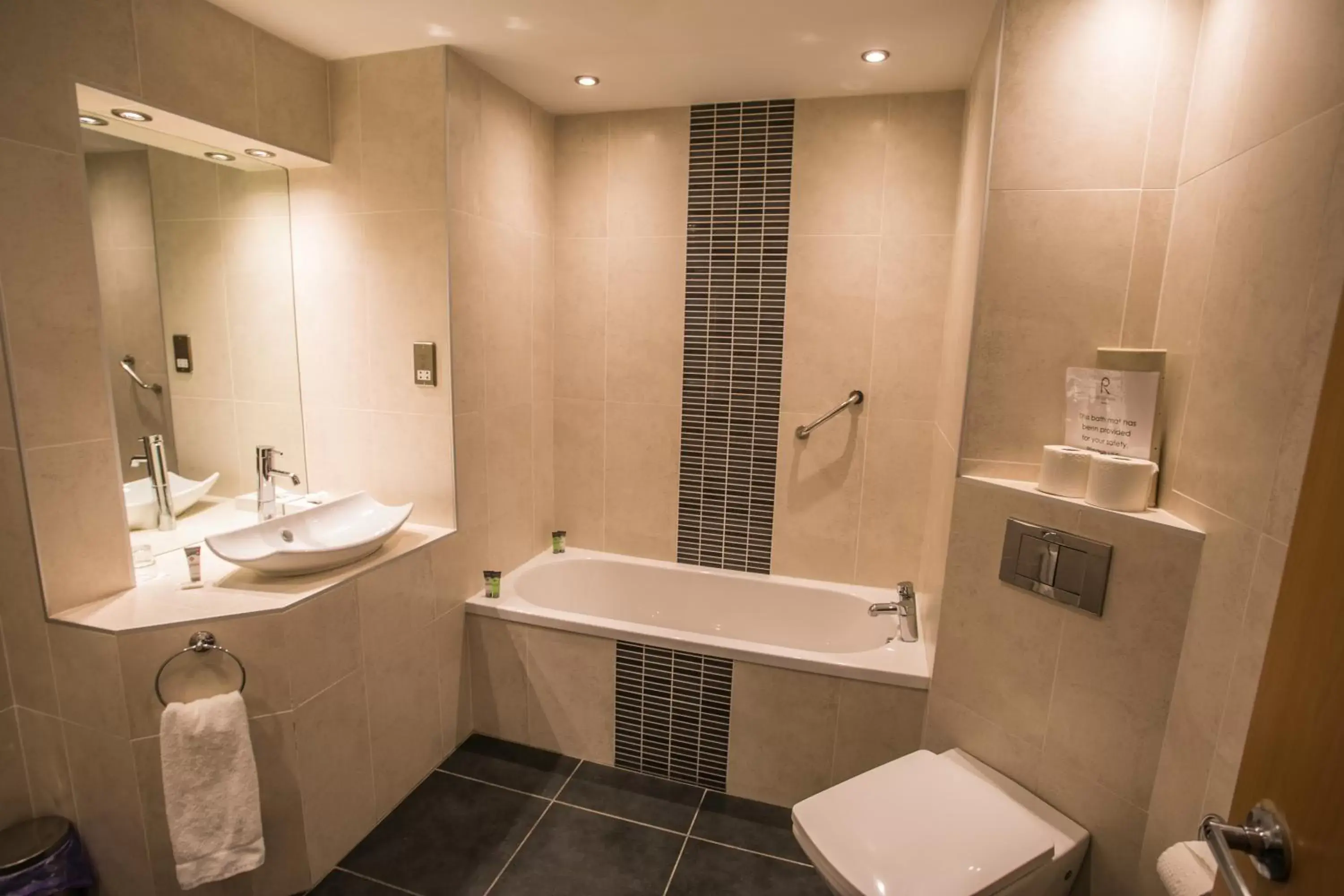 Bathroom in Rosspark Hotel Kells