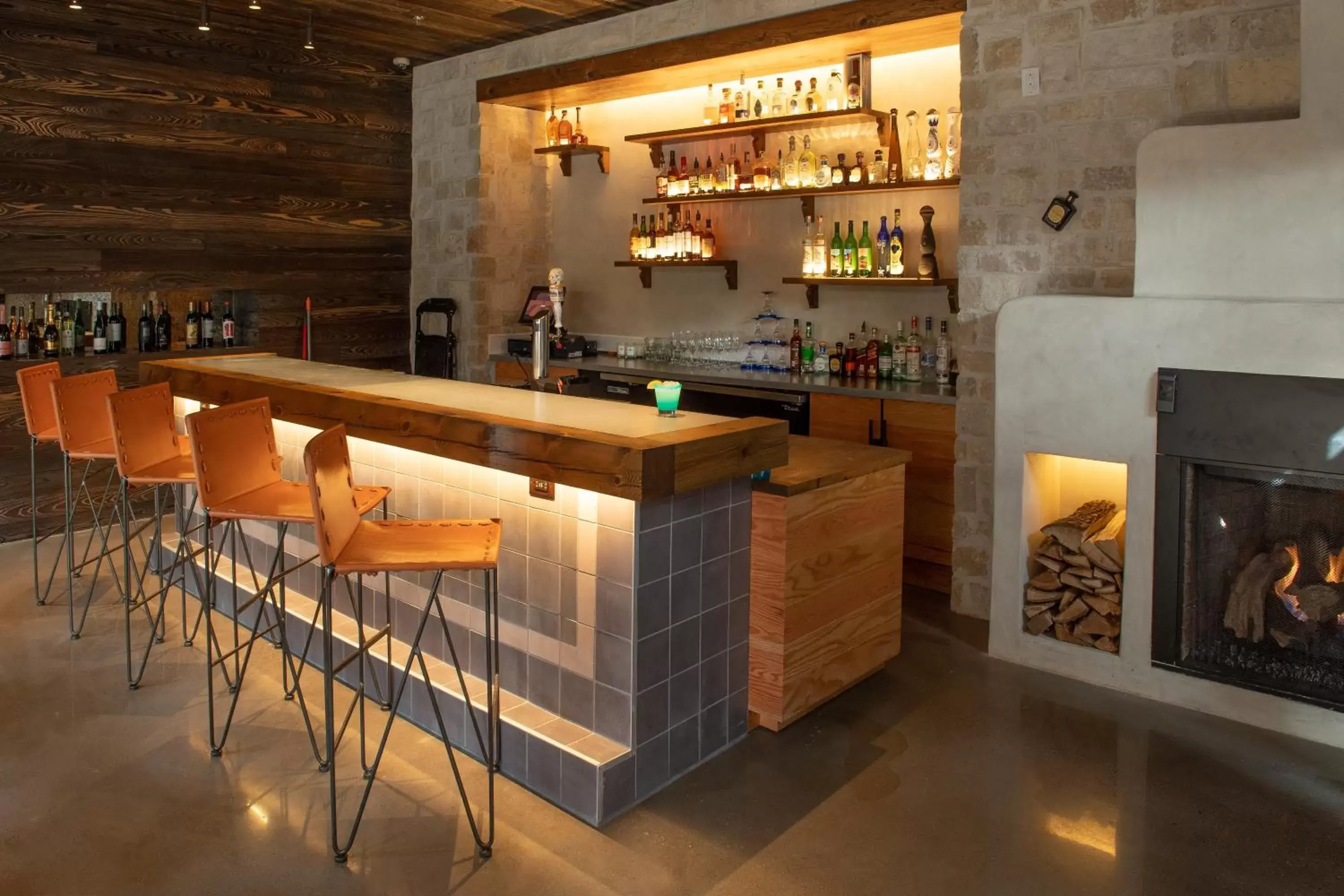 Lounge/Bar in Texican Court, by Valencia Hotel Group