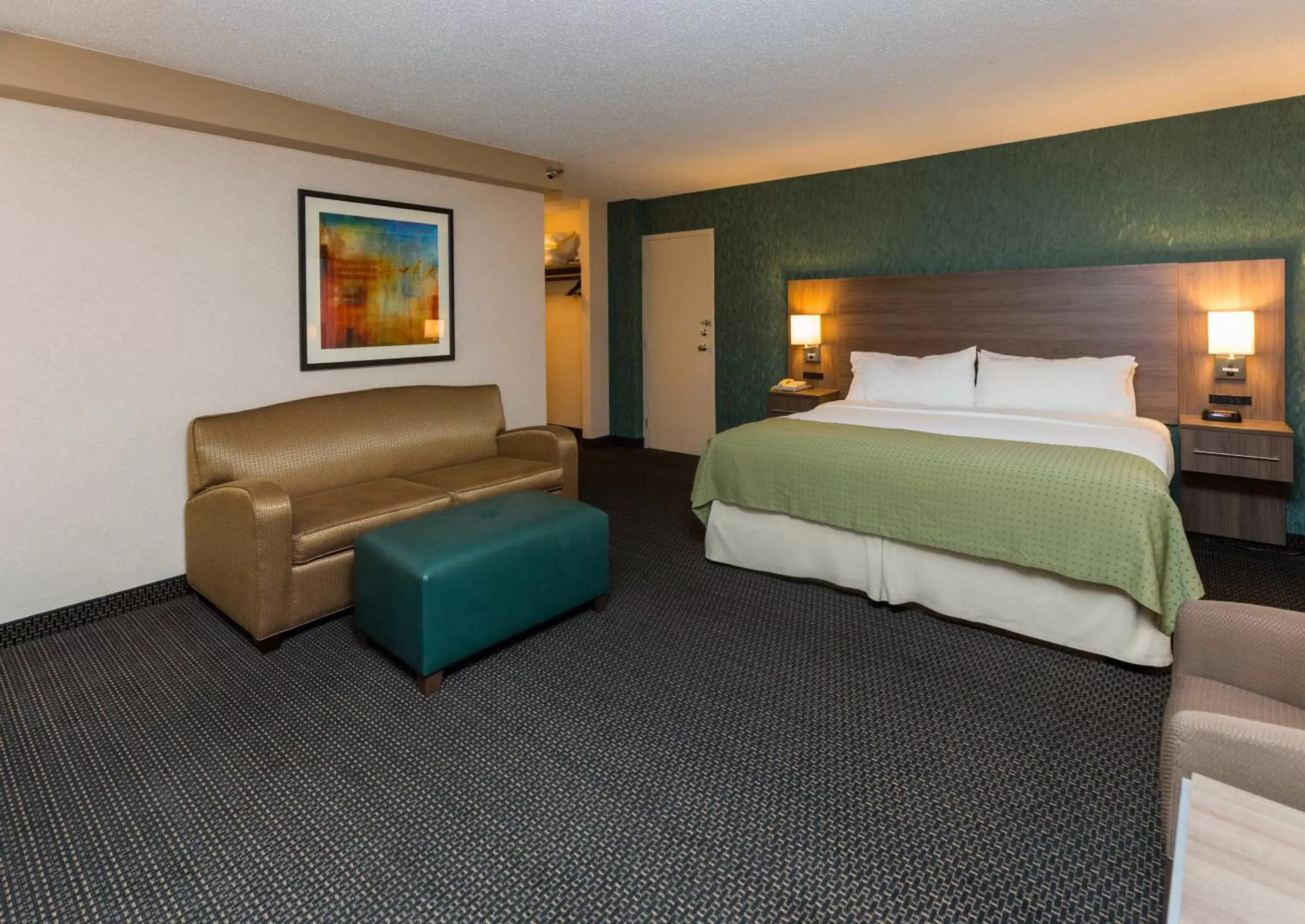 Photo of the whole room in Holiday Inn Des Moines-Downtown-Mercy Campus, an IHG Hotel