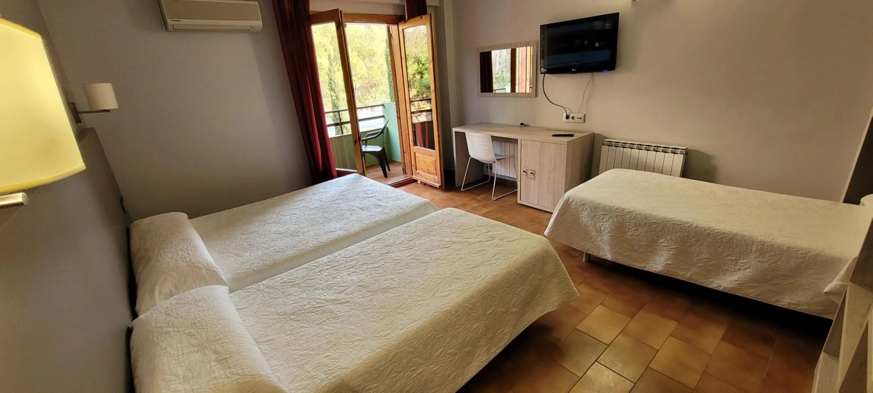 Photo of the whole room, Bed in Hotel Meson de L’Ainsa