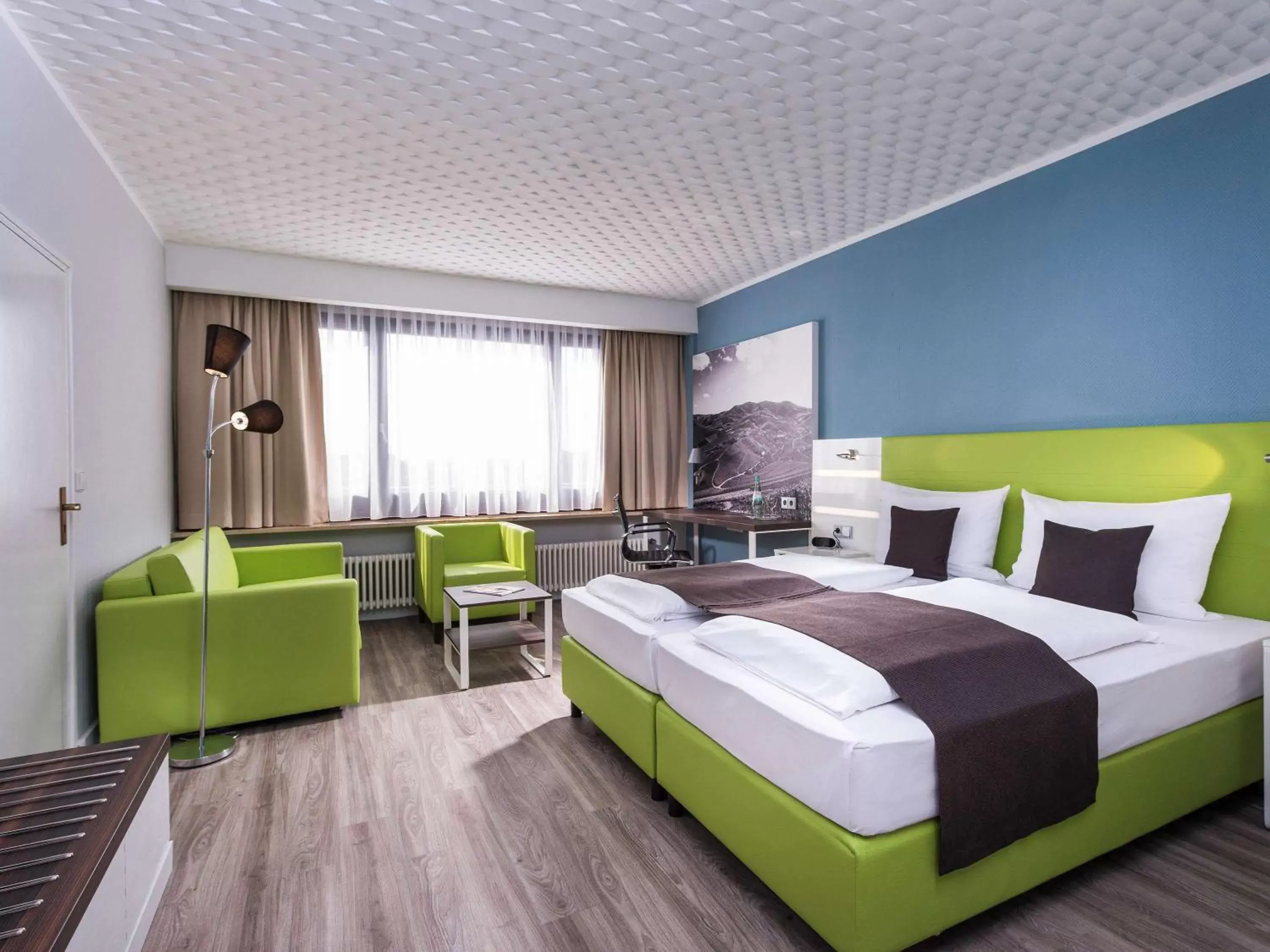 Photo of the whole room in ibis Styles Offenburg City
