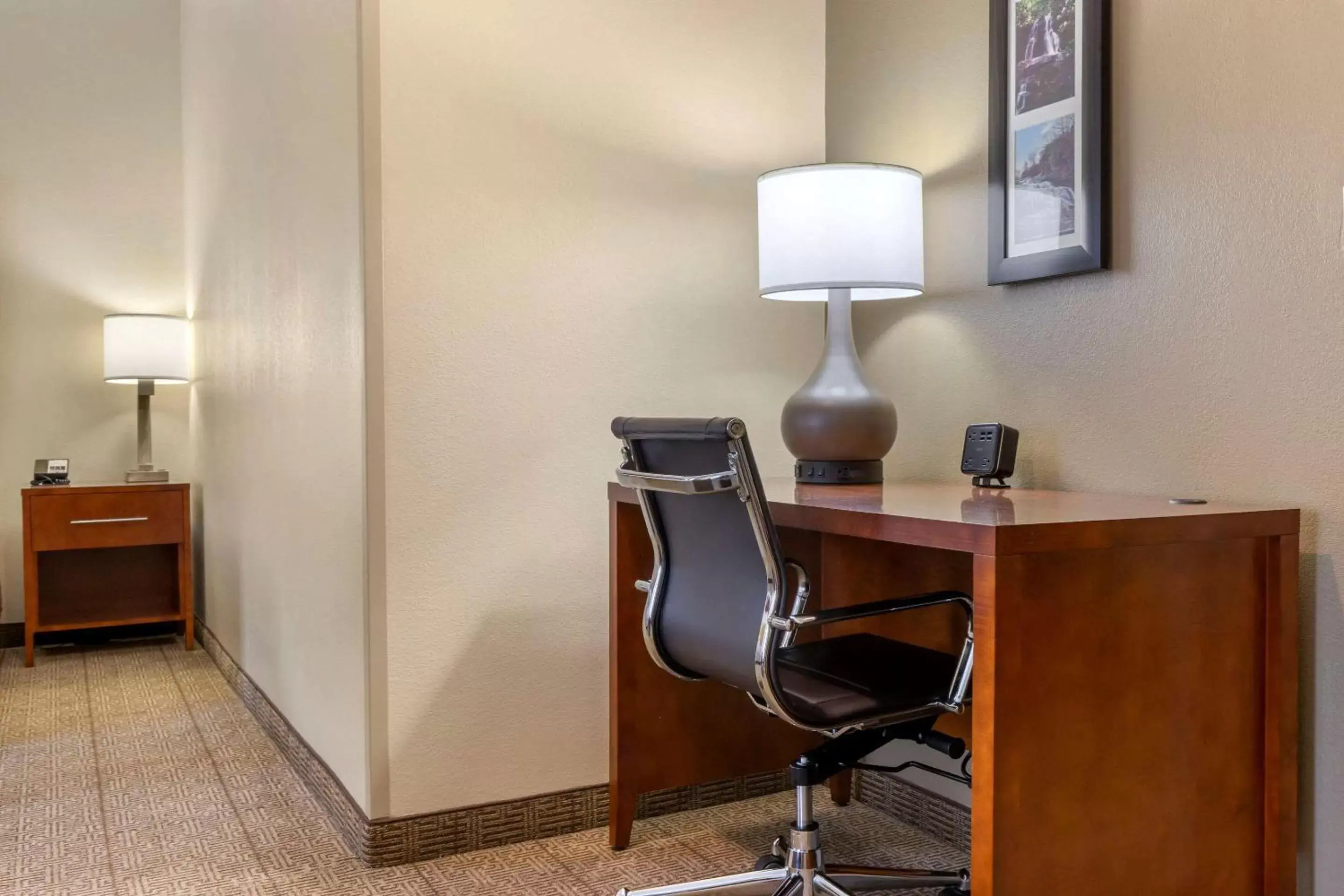 Photo of the whole room, TV/Entertainment Center in Comfort Suites Boone - University Area