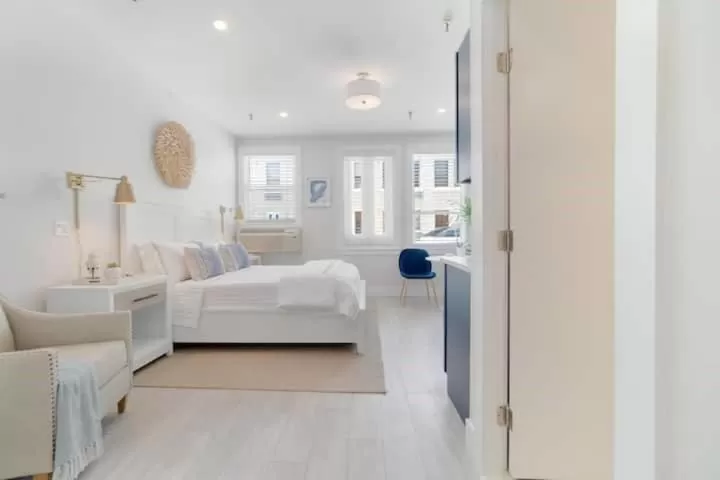 Photo of the whole room, Bed in Tropicals of Palm Beach