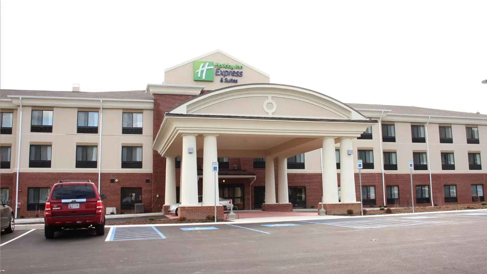 Property Building in Holiday Inn Express & Suites Cumberland - La Vale, an IHG Hotel
