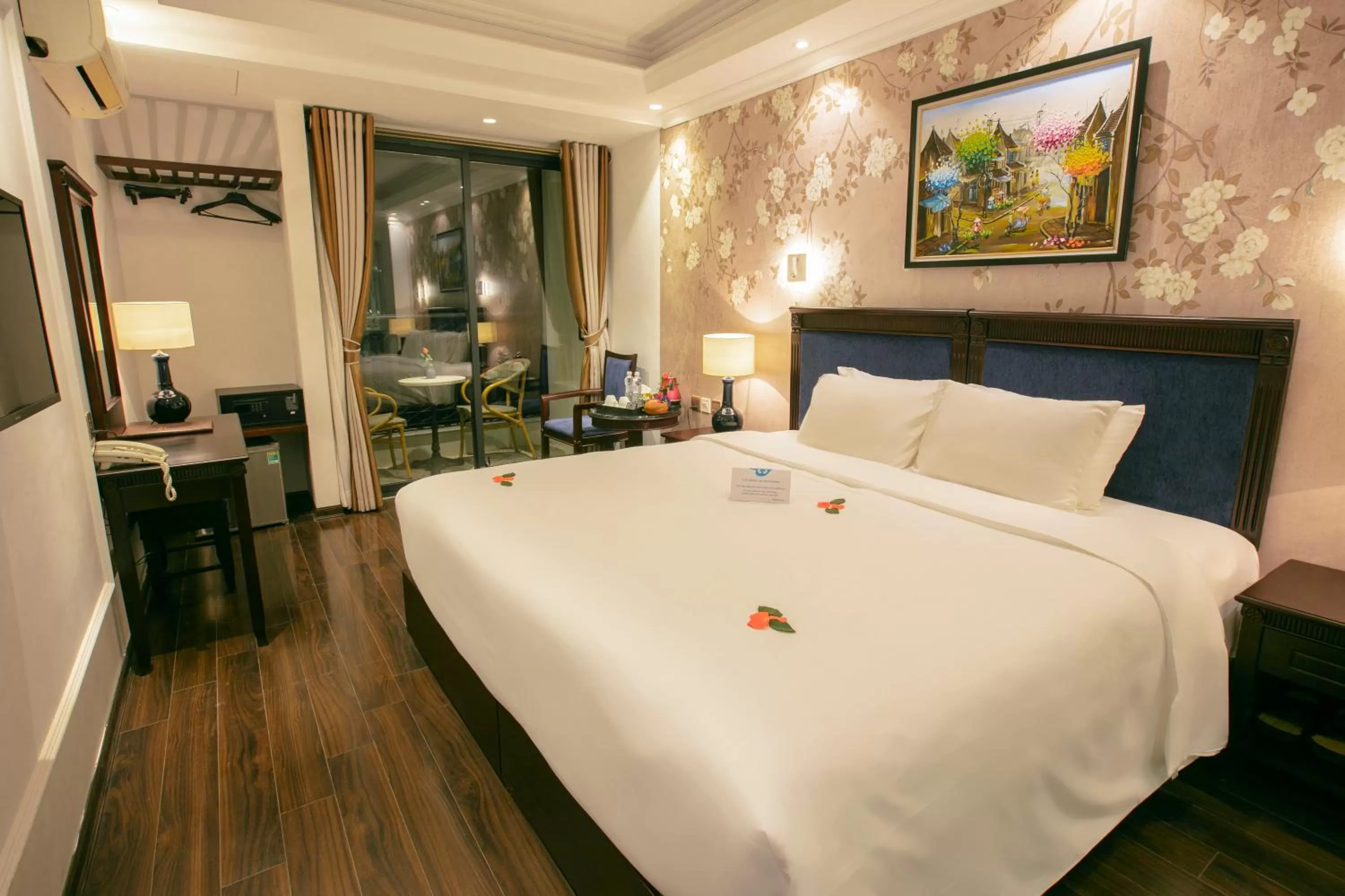 Bedroom, Bed in Golden Legend Boutique Hotel