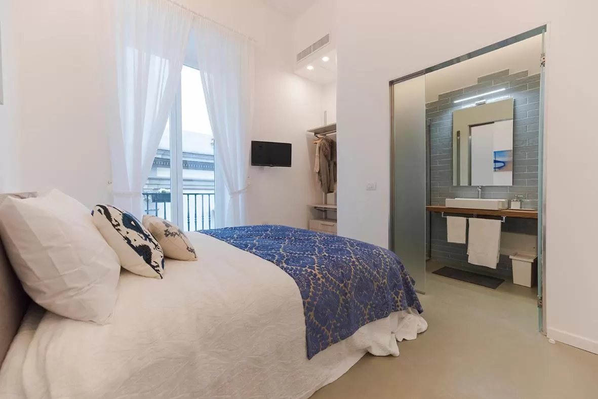 Bed in A Misura Duomo Rooms & Apartment - LS Accommodations