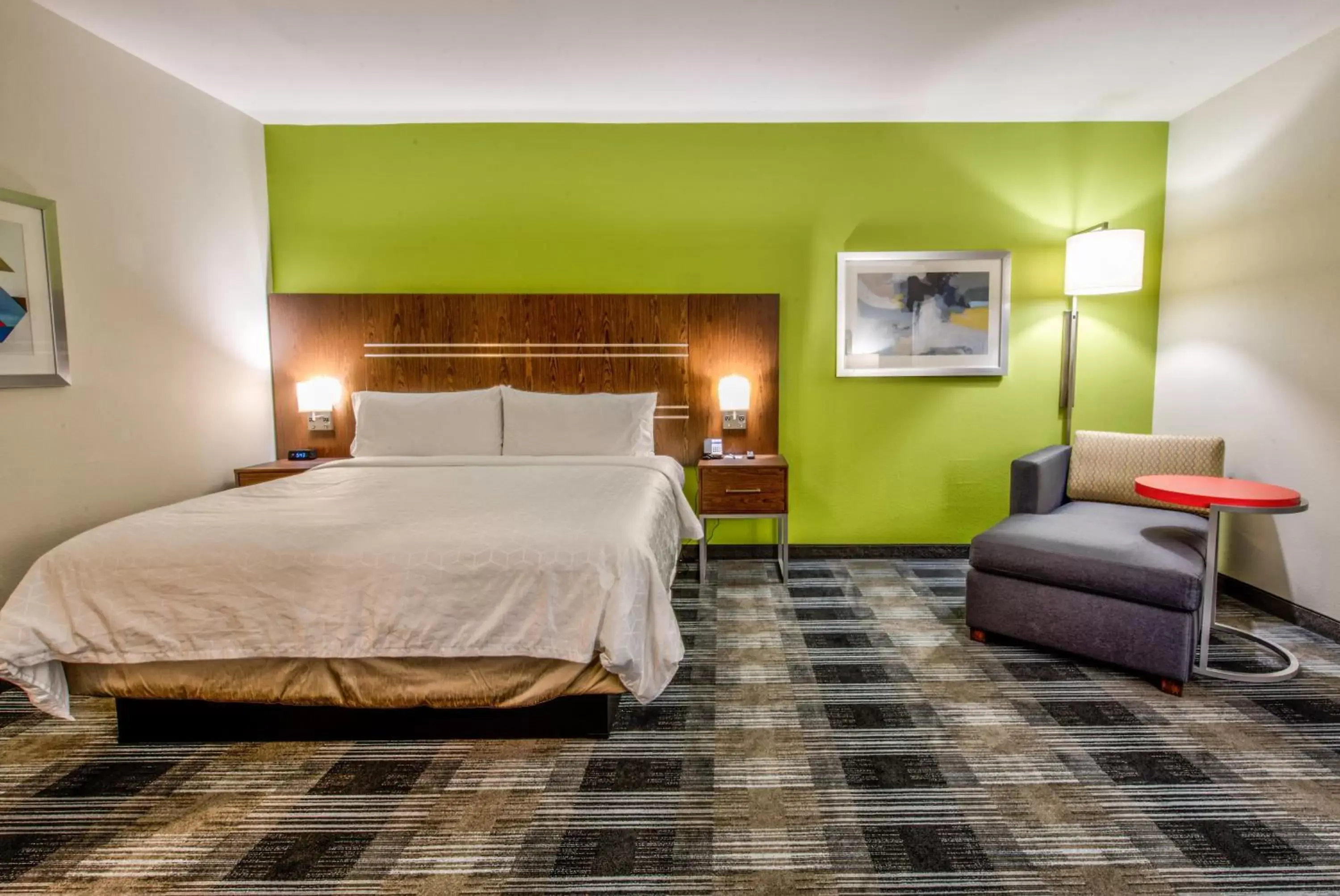 Photo of the whole room, Bed in Holiday Inn Express & Suites Dallas NW - Farmers Branch by IHG Photo of the whole room, Bed in Holiday Inn Express & Suites Dallas NW - Farmers Branch by IHG