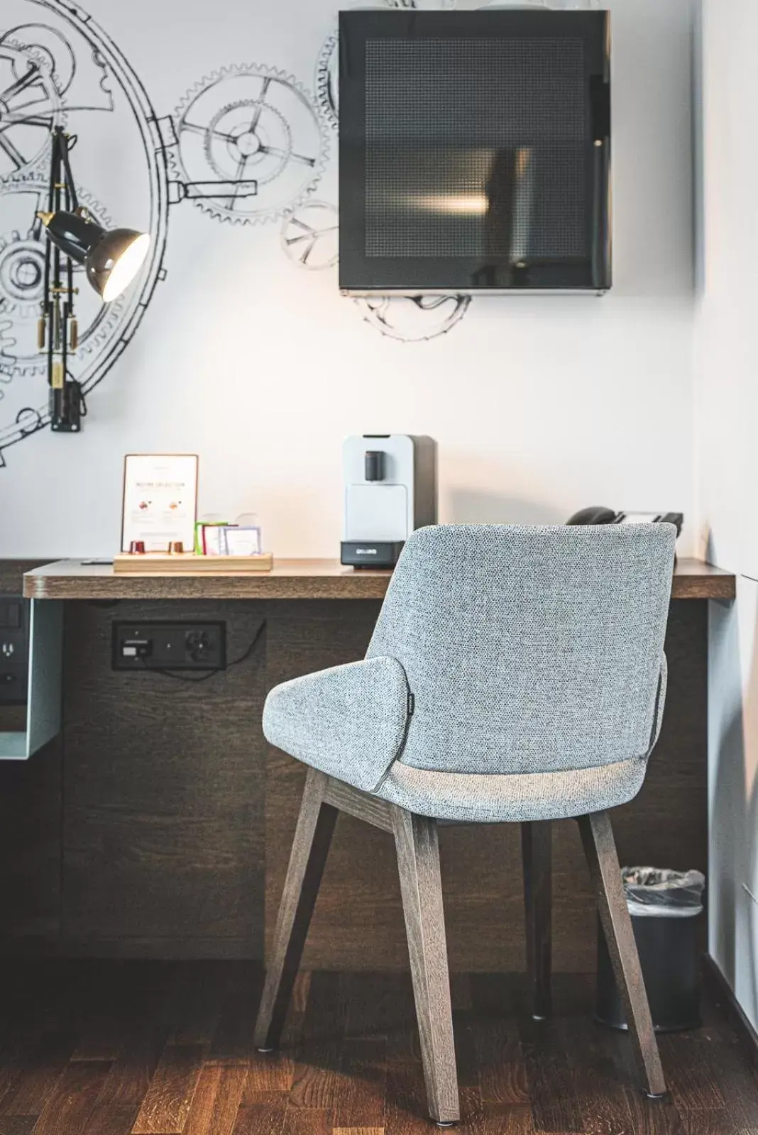 Coffee/tea facilities, TV/Entertainment Center in Hotel Bernina Geneva