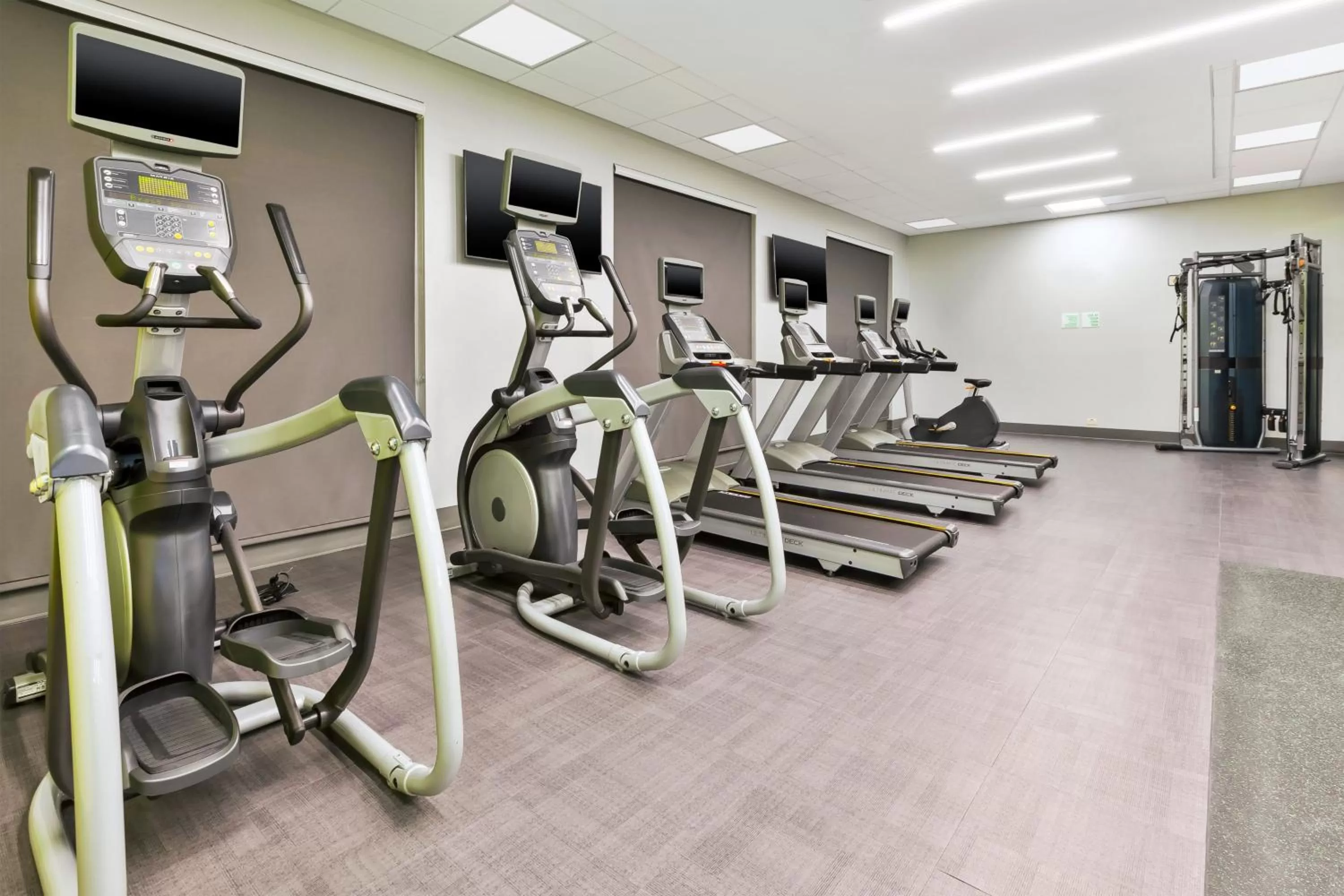 Fitness centre/facilities in Holiday Inn & Suites - Toledo Southwest - Perrysburg by IHG