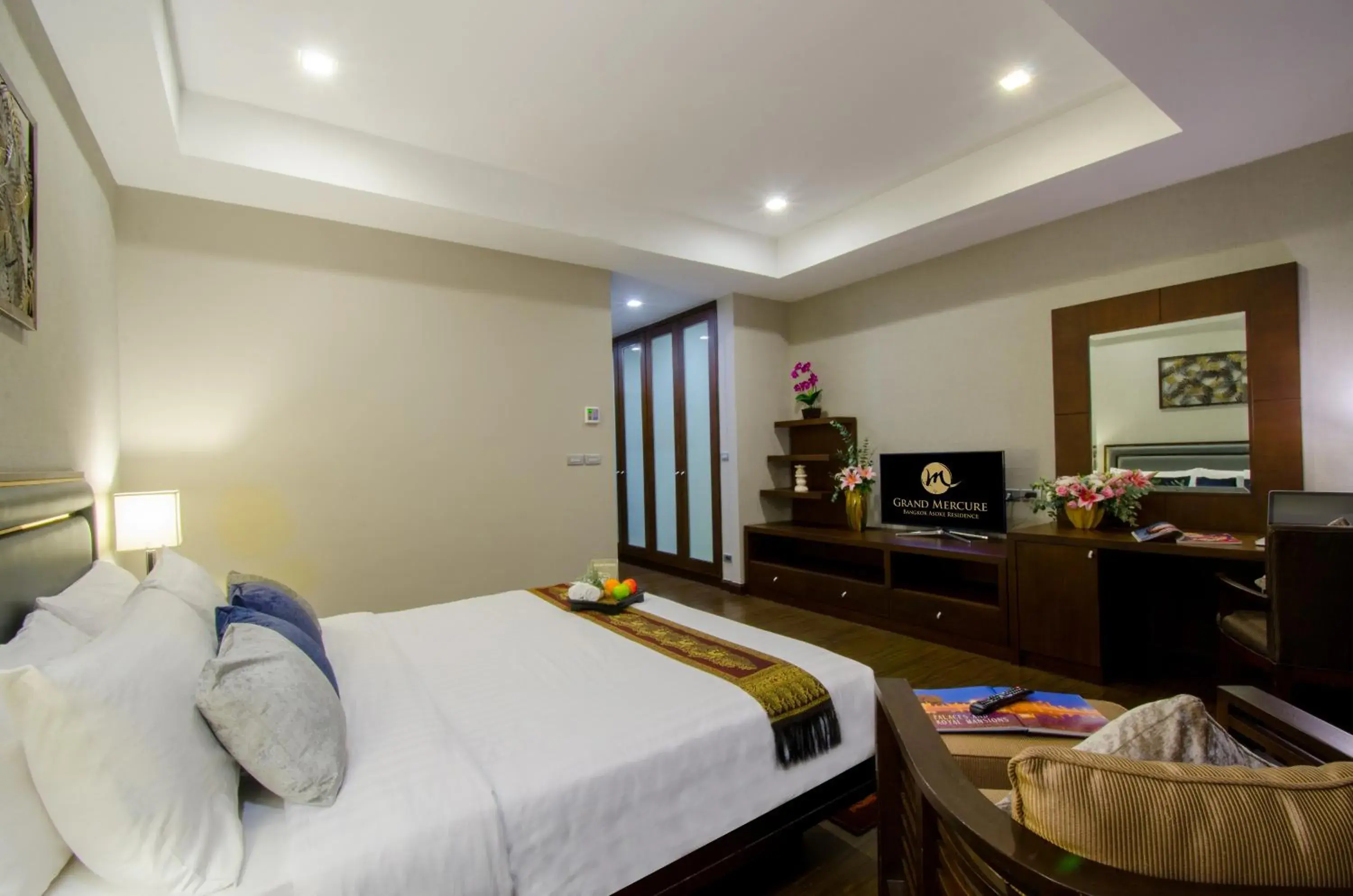 Bedroom in Grand Mercure Bangkok Asoke Residence