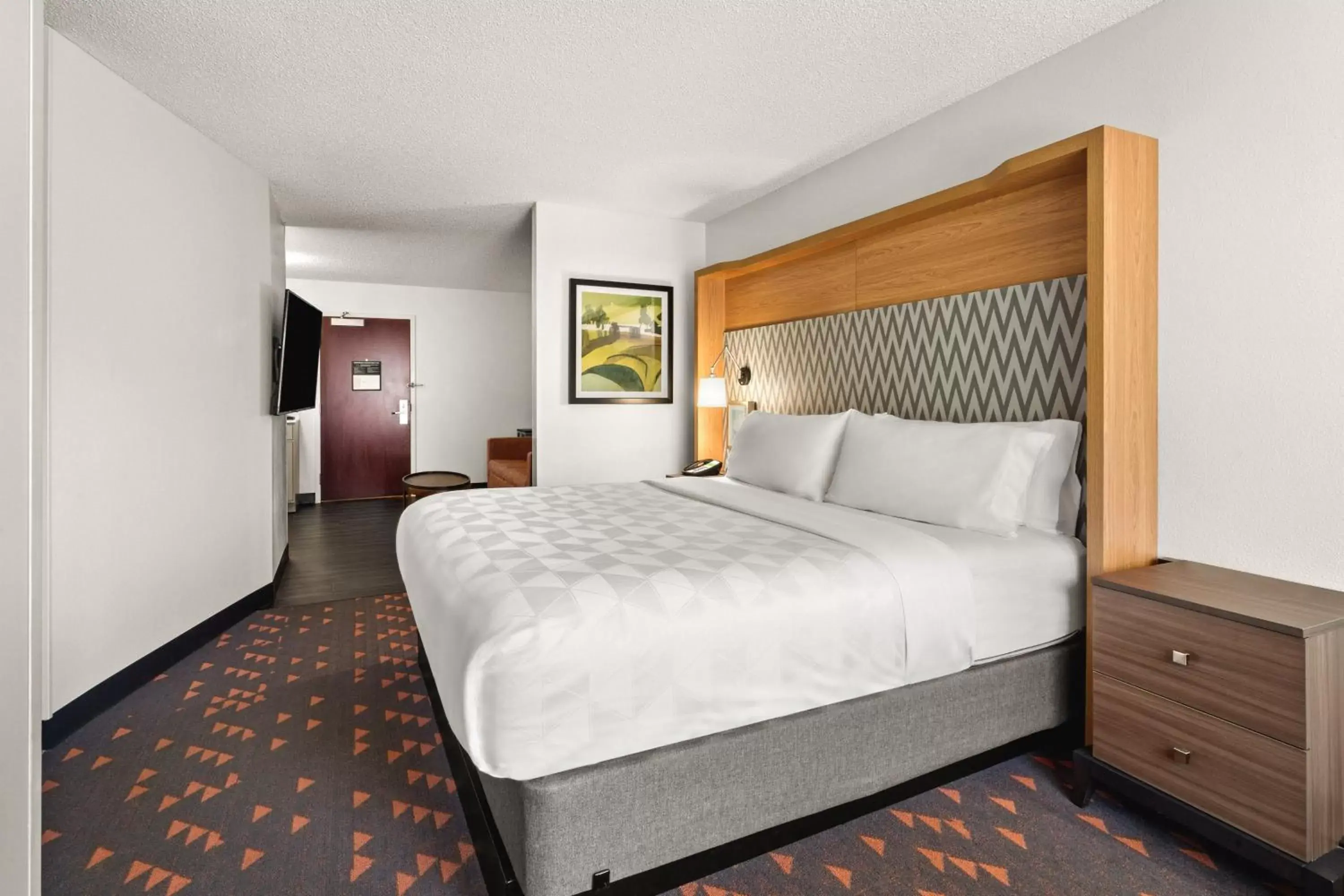 Photo of the whole room, Bed in Holiday Inn & Suites Bothell an IHG Hotel