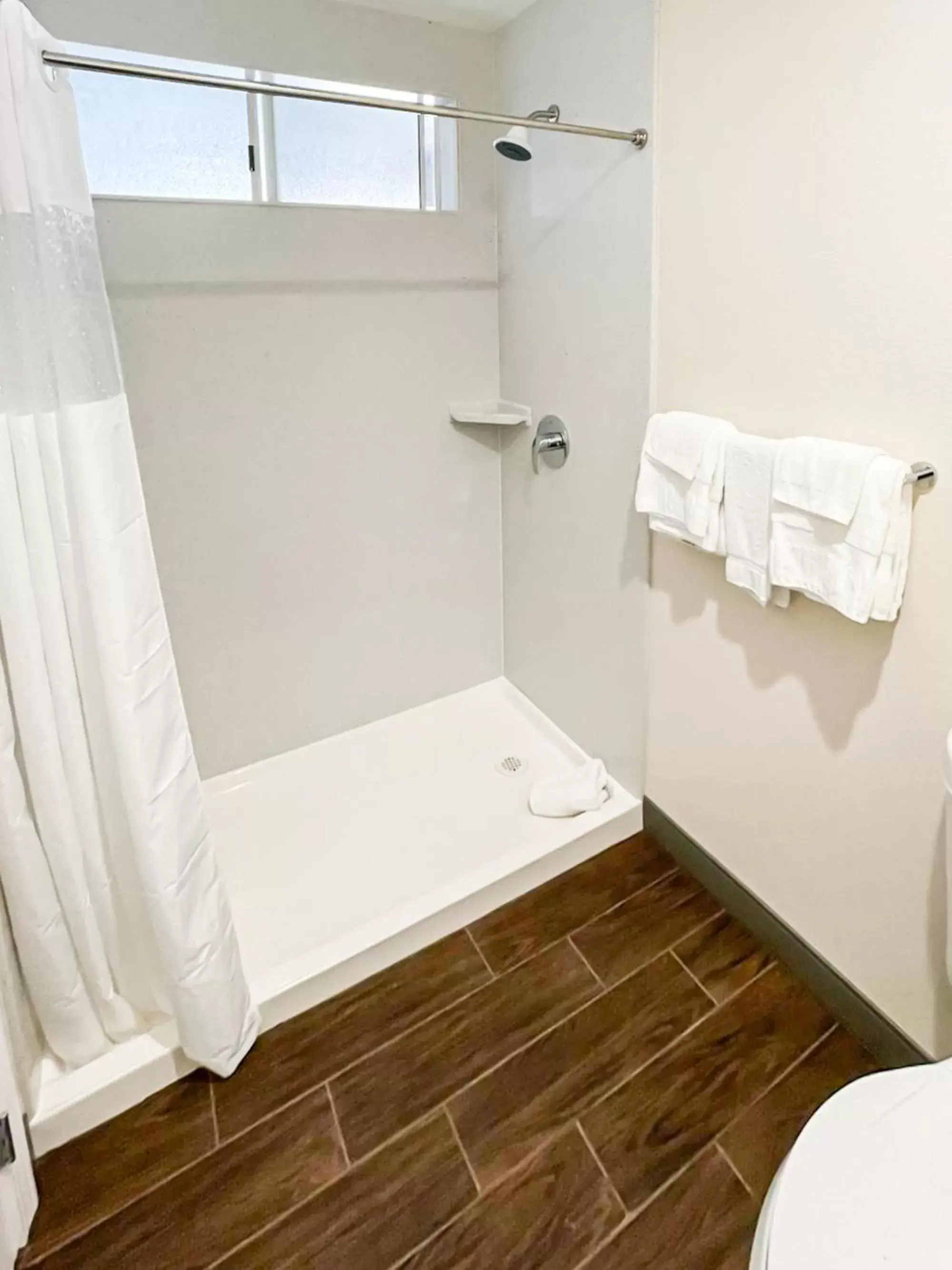 Shower, Bathroom in Creekside Inn Downtown
