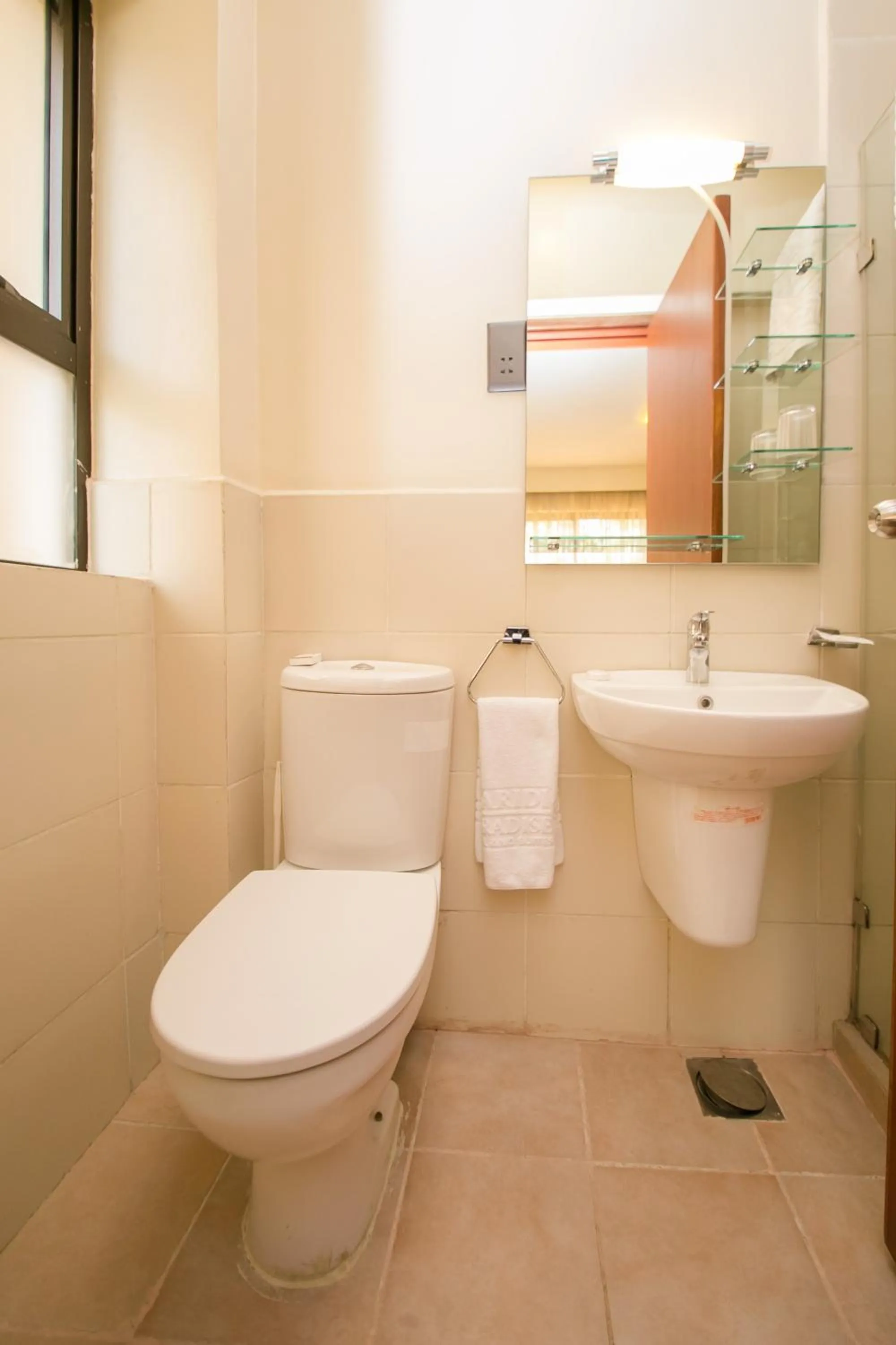 Toilet in Waridi Paradise Hotel and Suites