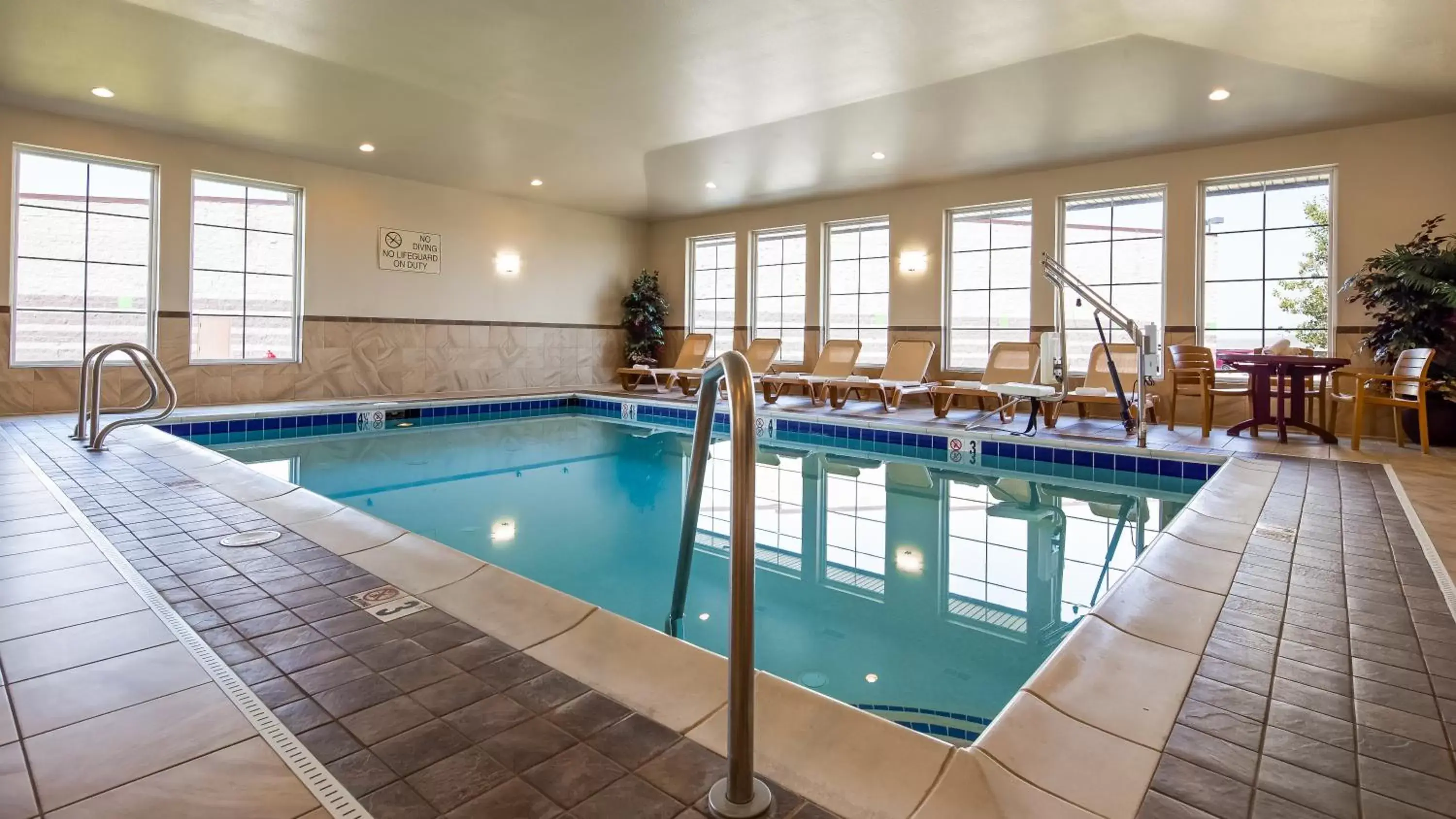 Swimming Pool in Best Western Shelby Inn & Suites