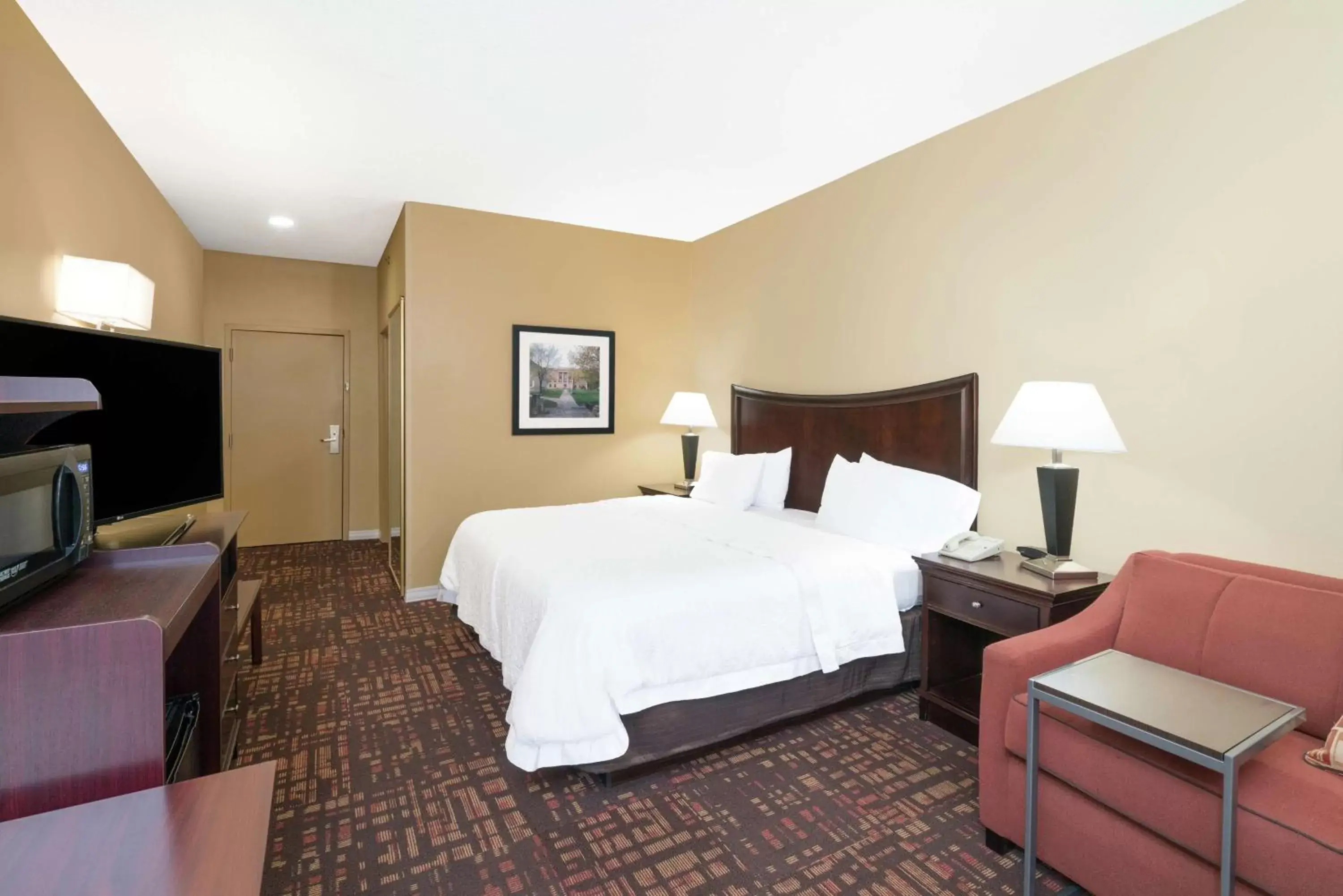 Living room, Bed in Hampton Inn Corydon