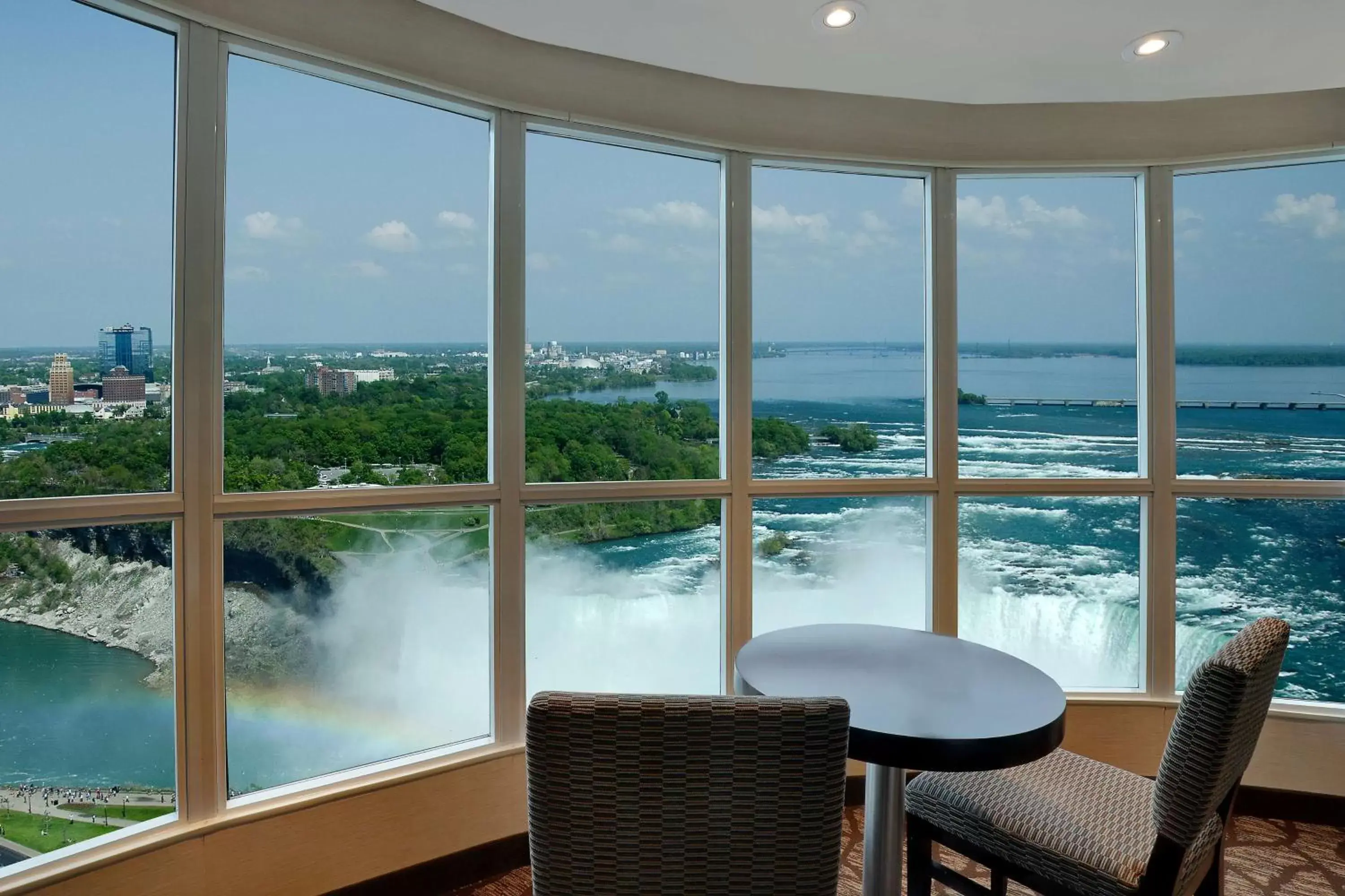 Living room in Embassy Suites by Hilton Niagara Falls/ Fallsview
