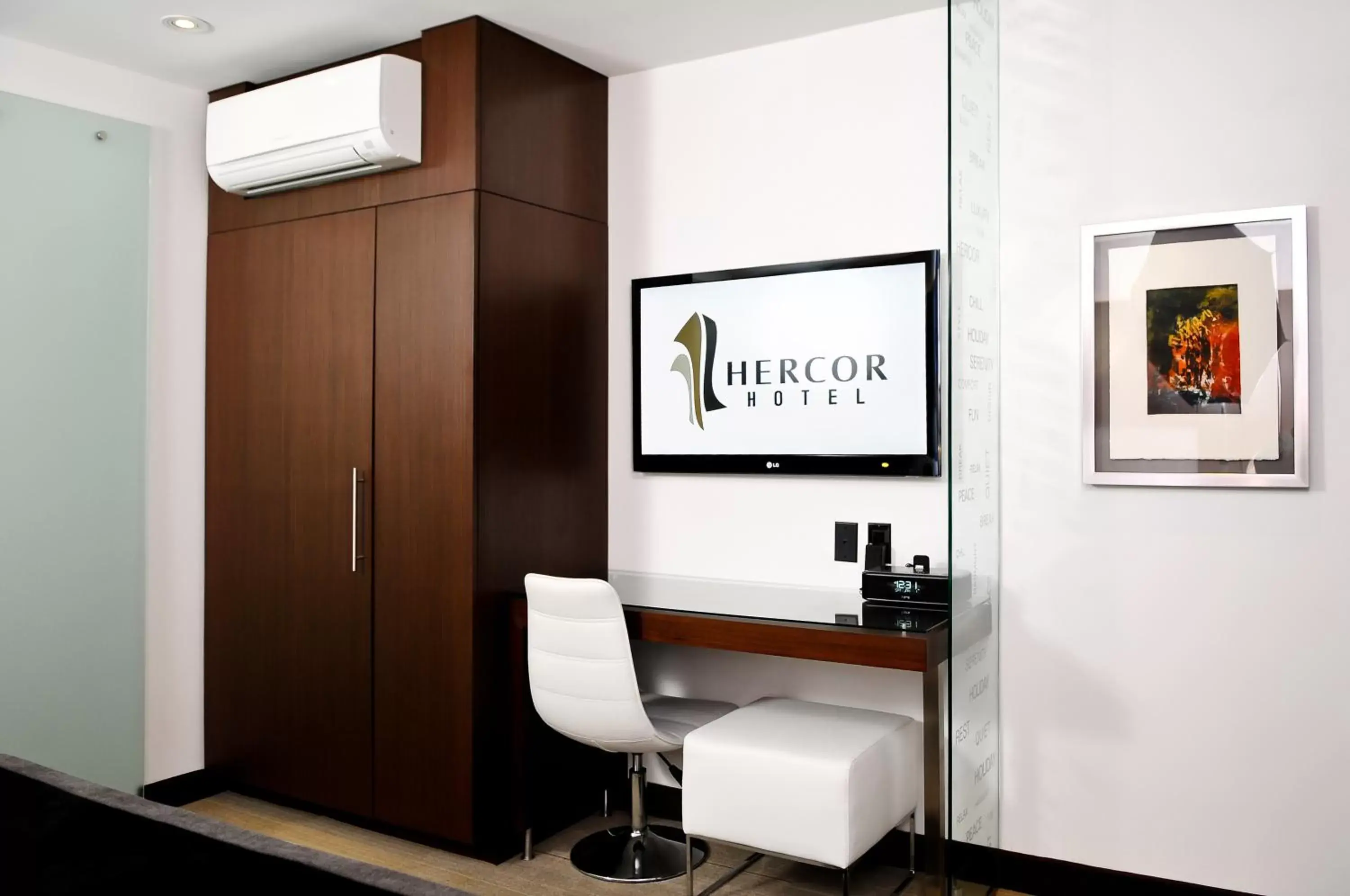 TV and multimedia in Hercor Hotel - Urban Boutique