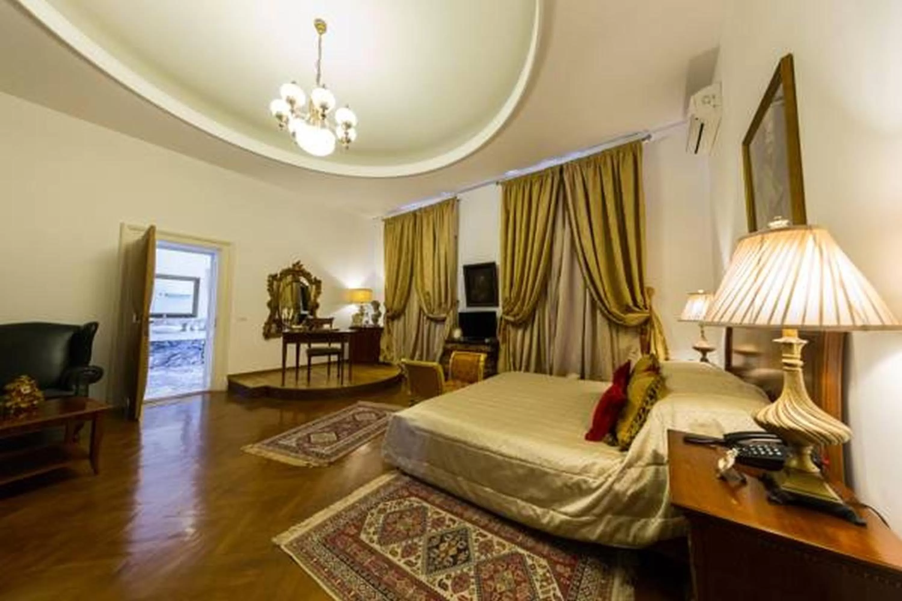 Grand Boutique Hotel