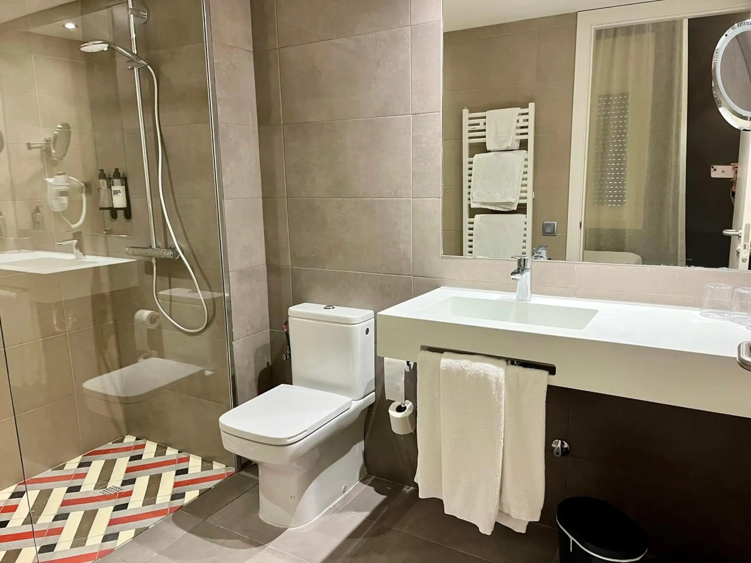 Shower, Bathroom in Balneari Termes Victoria