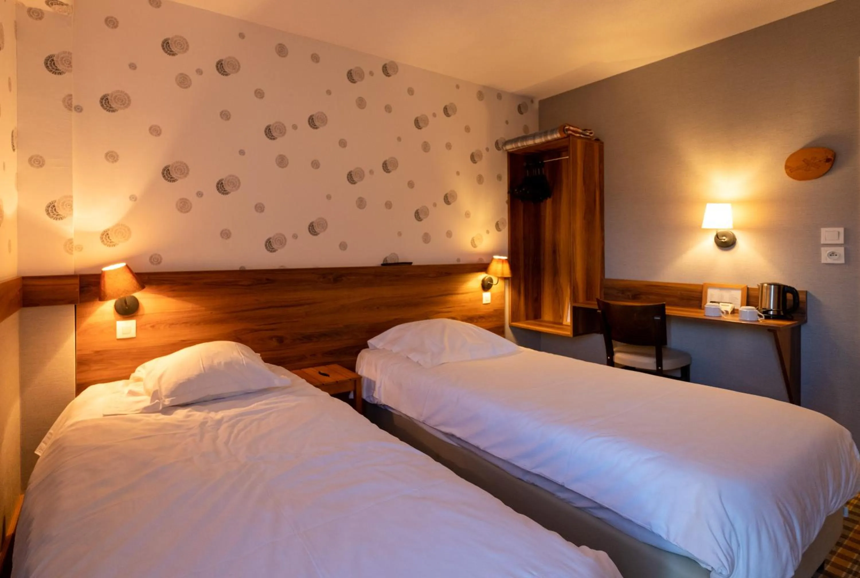 Bed in Cit'Hotel Le Montreal