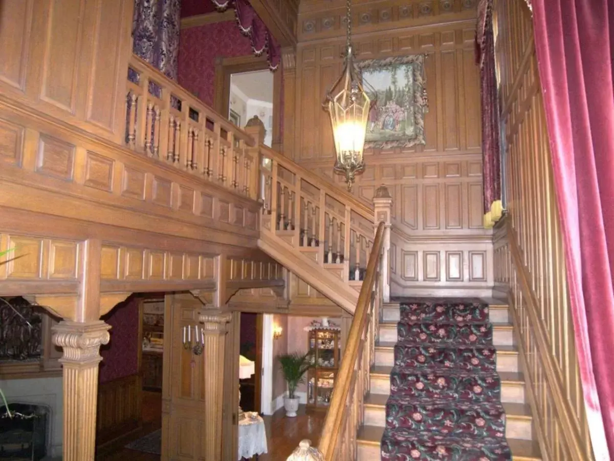 Alexander Mansion Bed & Breakfast