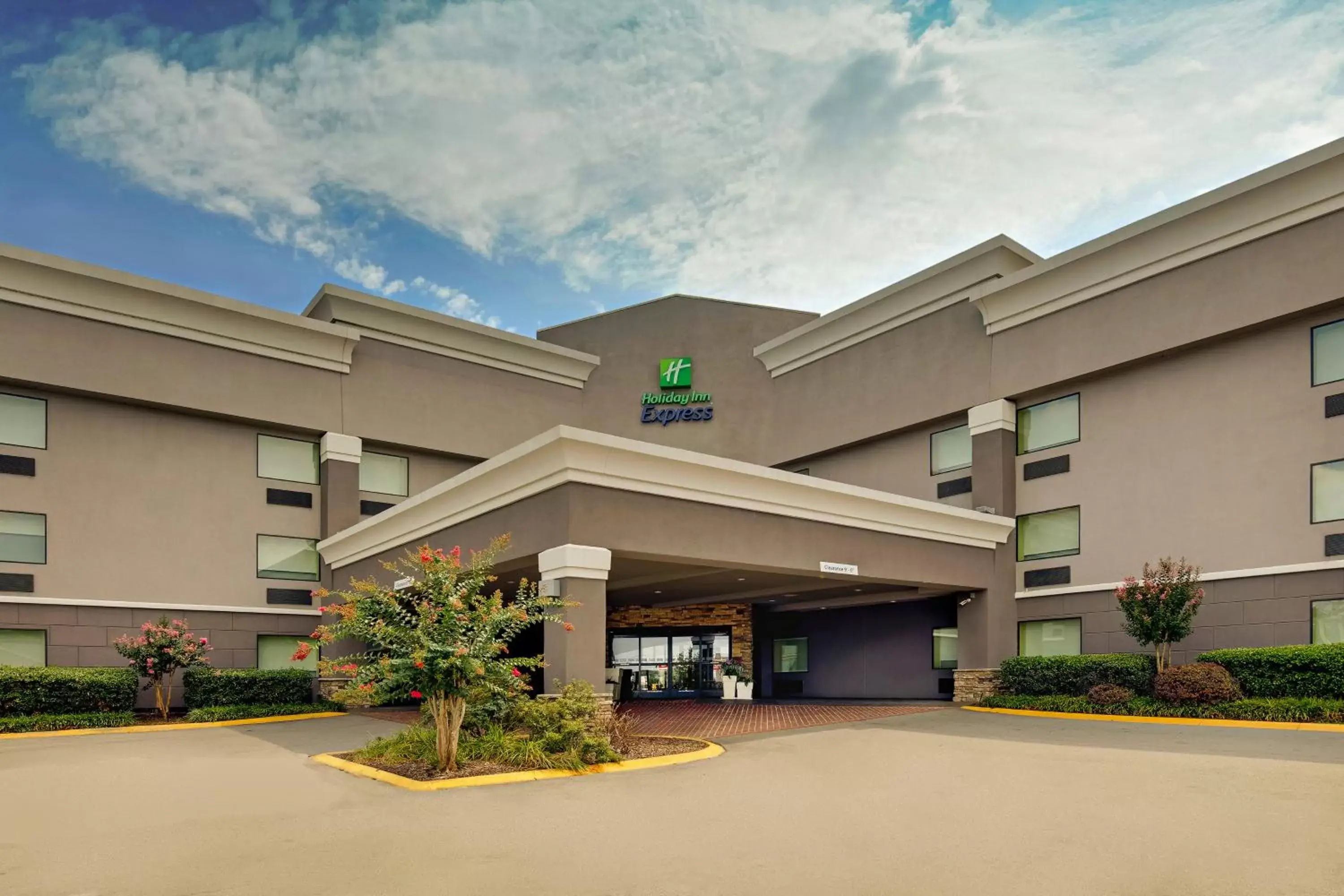 Property Building in Holiday Inn Express Nashville W-I40, an IHG Hotel