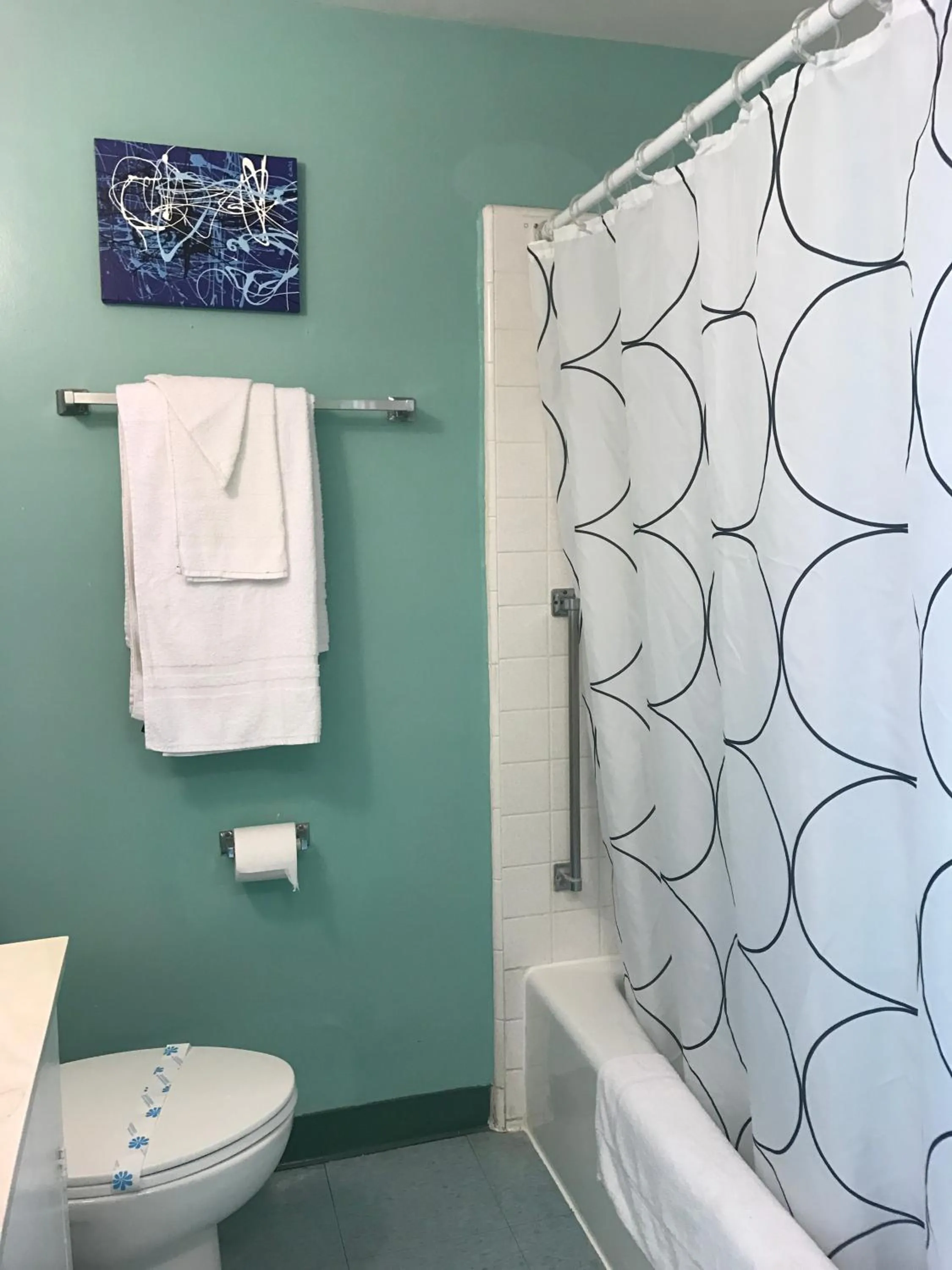 Bathroom in Banana Bungalow West Hollywood Hotel & Hostel