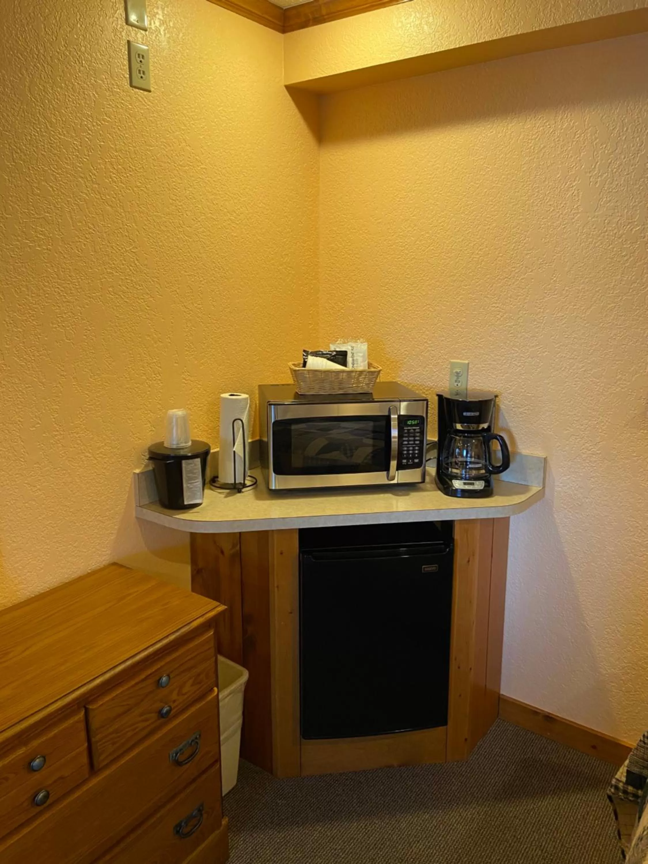 Coffee/tea facilities in The Garrett Inn