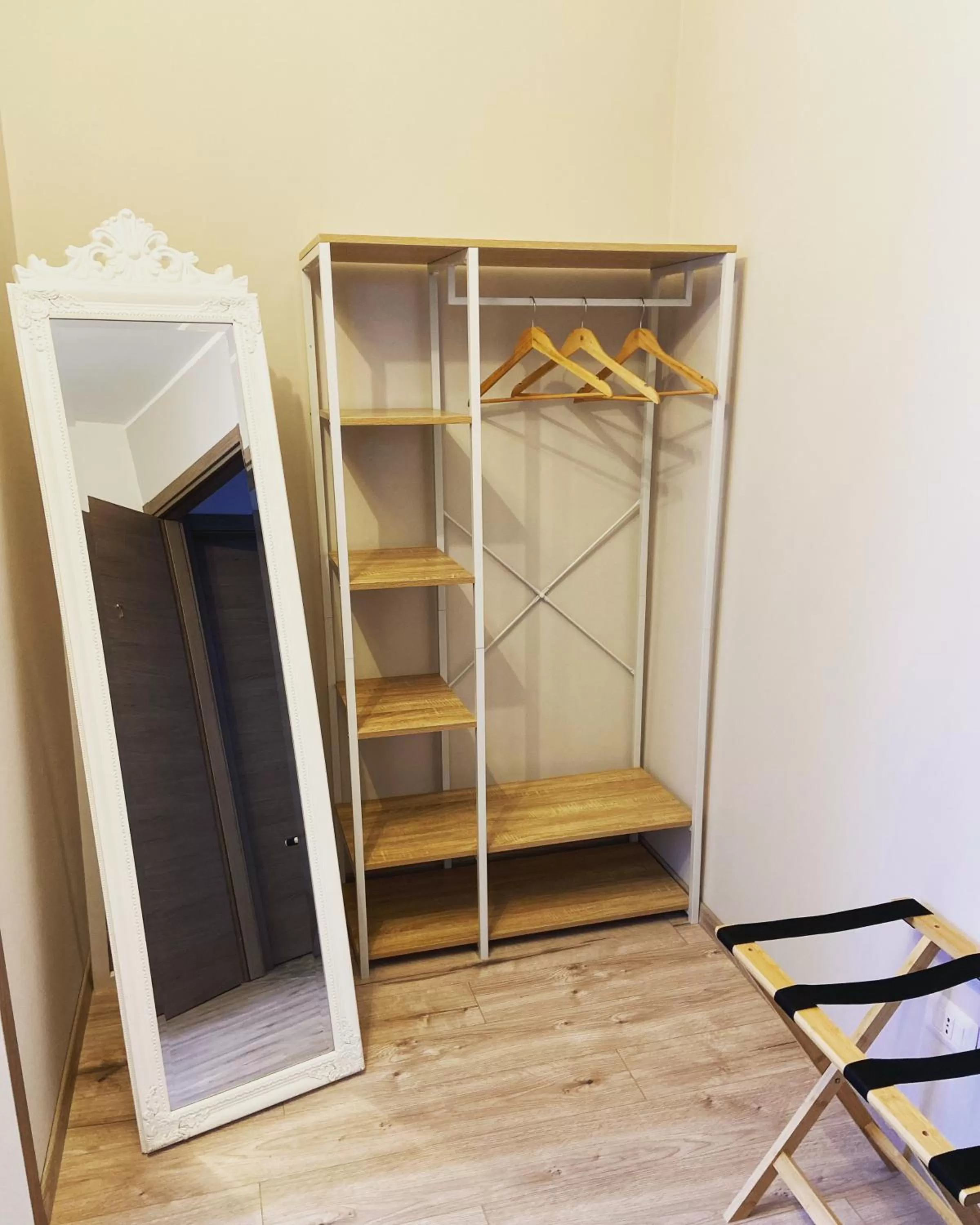 wardrobe in B&B Magnolia