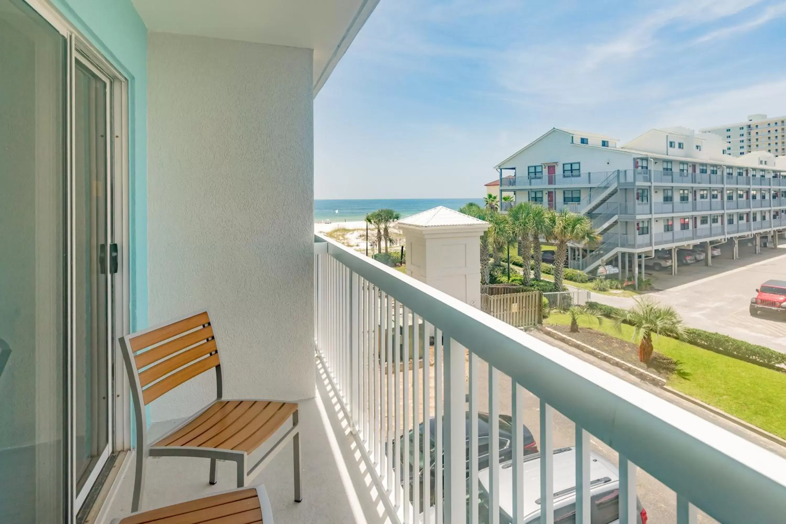 Photo of the whole room, Balcony/Terrace in Holiday Inn Express Orange Beach - On The Beach, an IHG Hotel