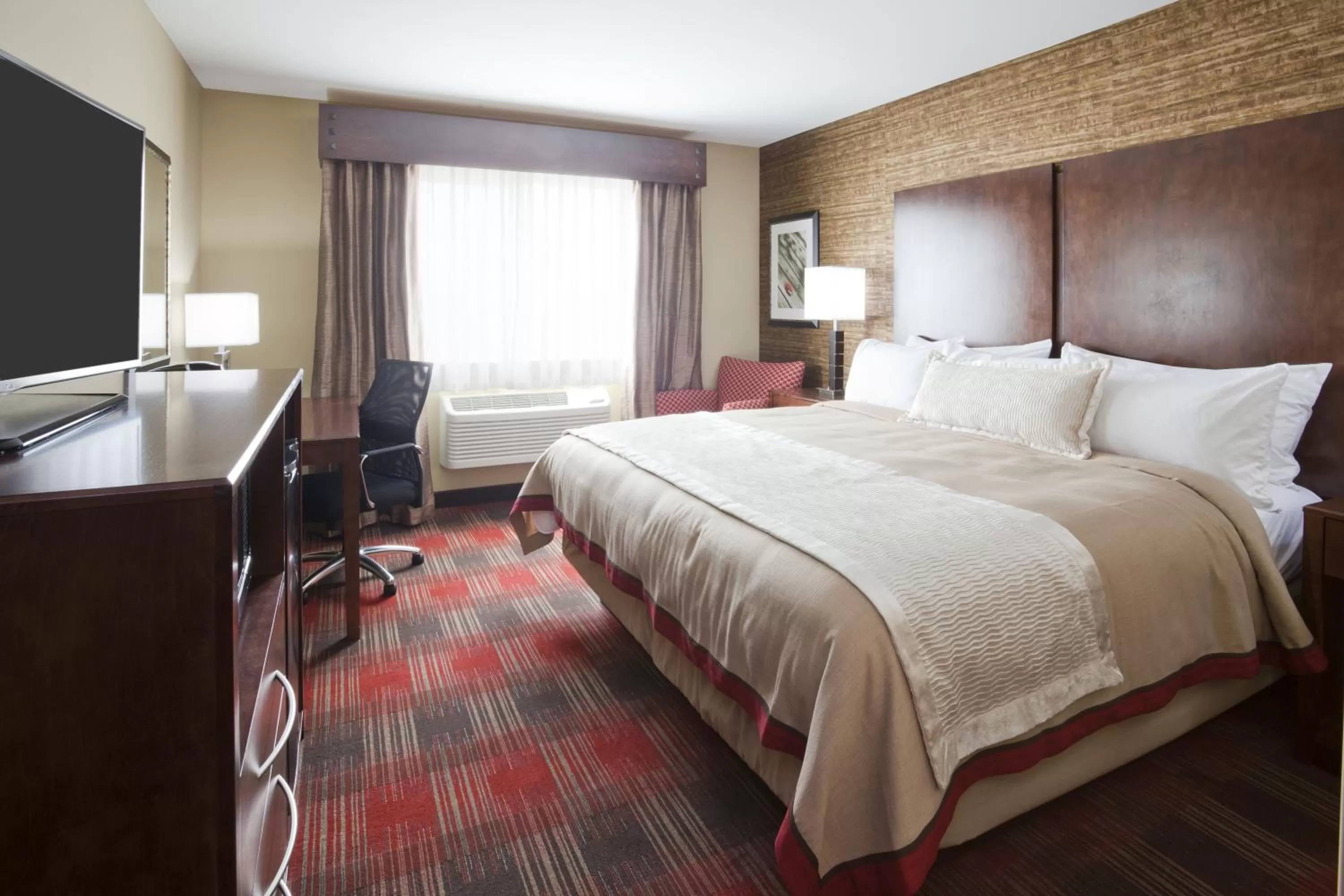 Bed in Gateway Park Hotel and Suites - Sioux Falls -Tea