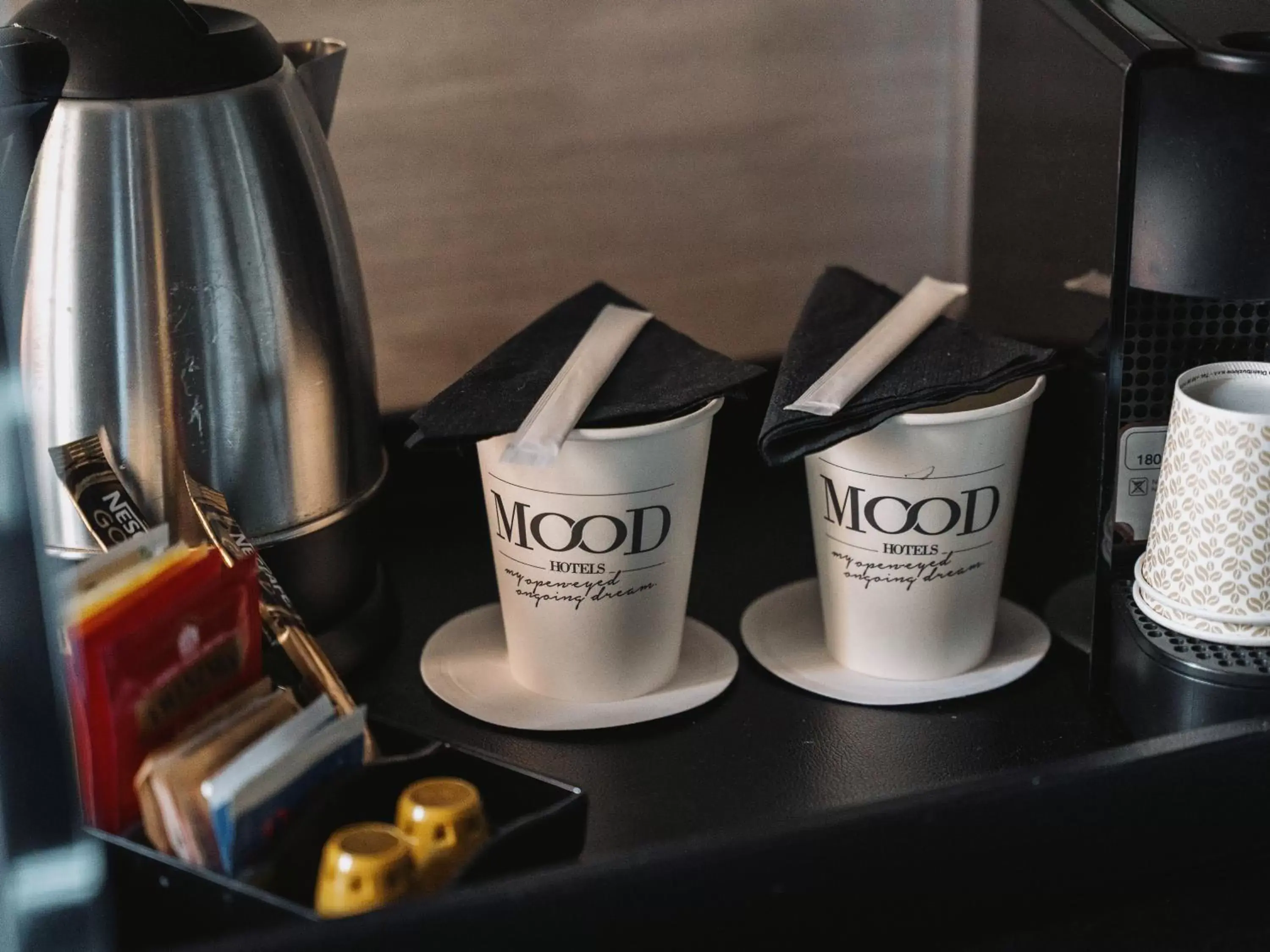 Coffee/tea facilities in Mood Suites Tritone