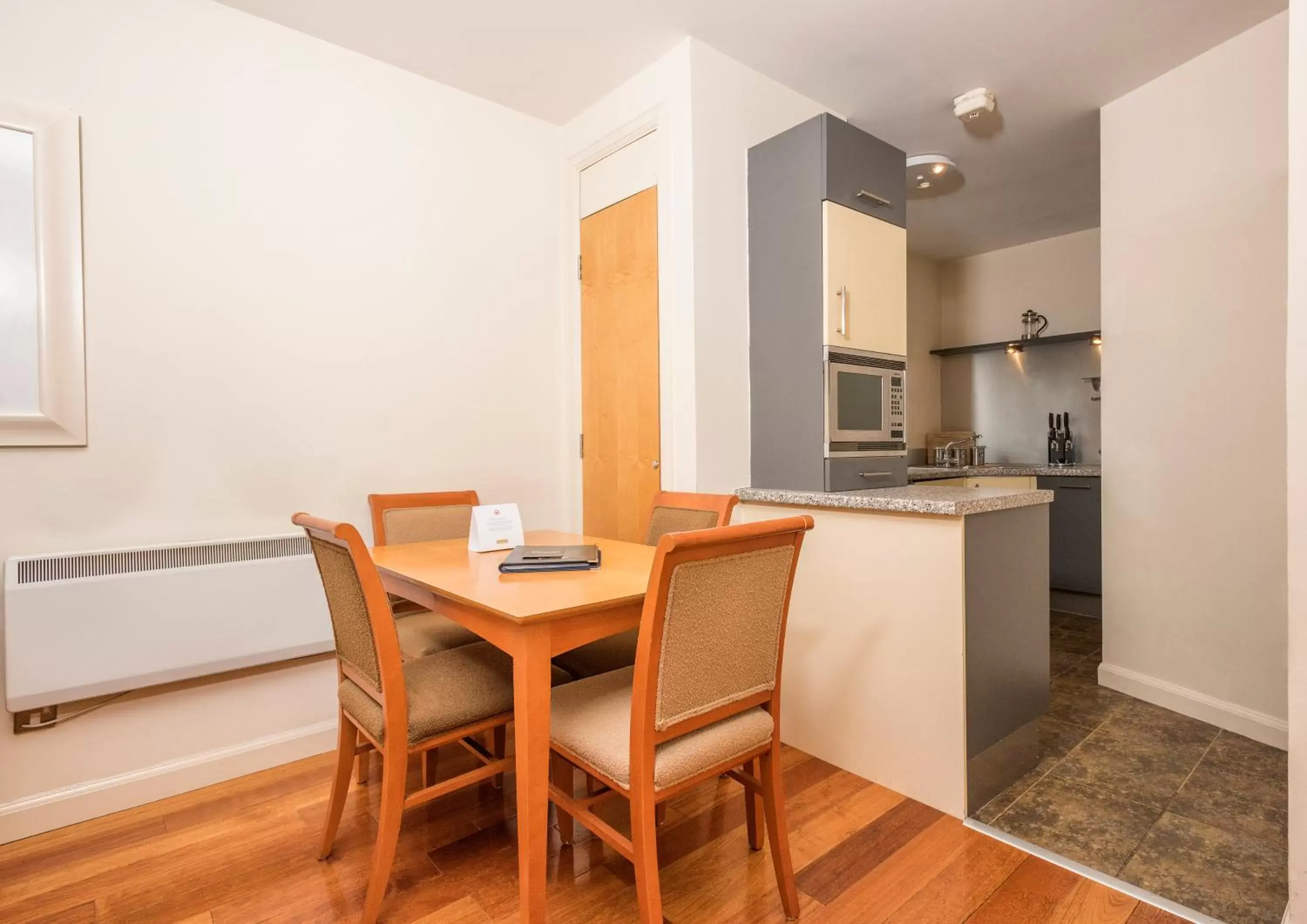 Kitchen or kitchenette, Kitchen/Kitchenette in Holyrood Aparthotel