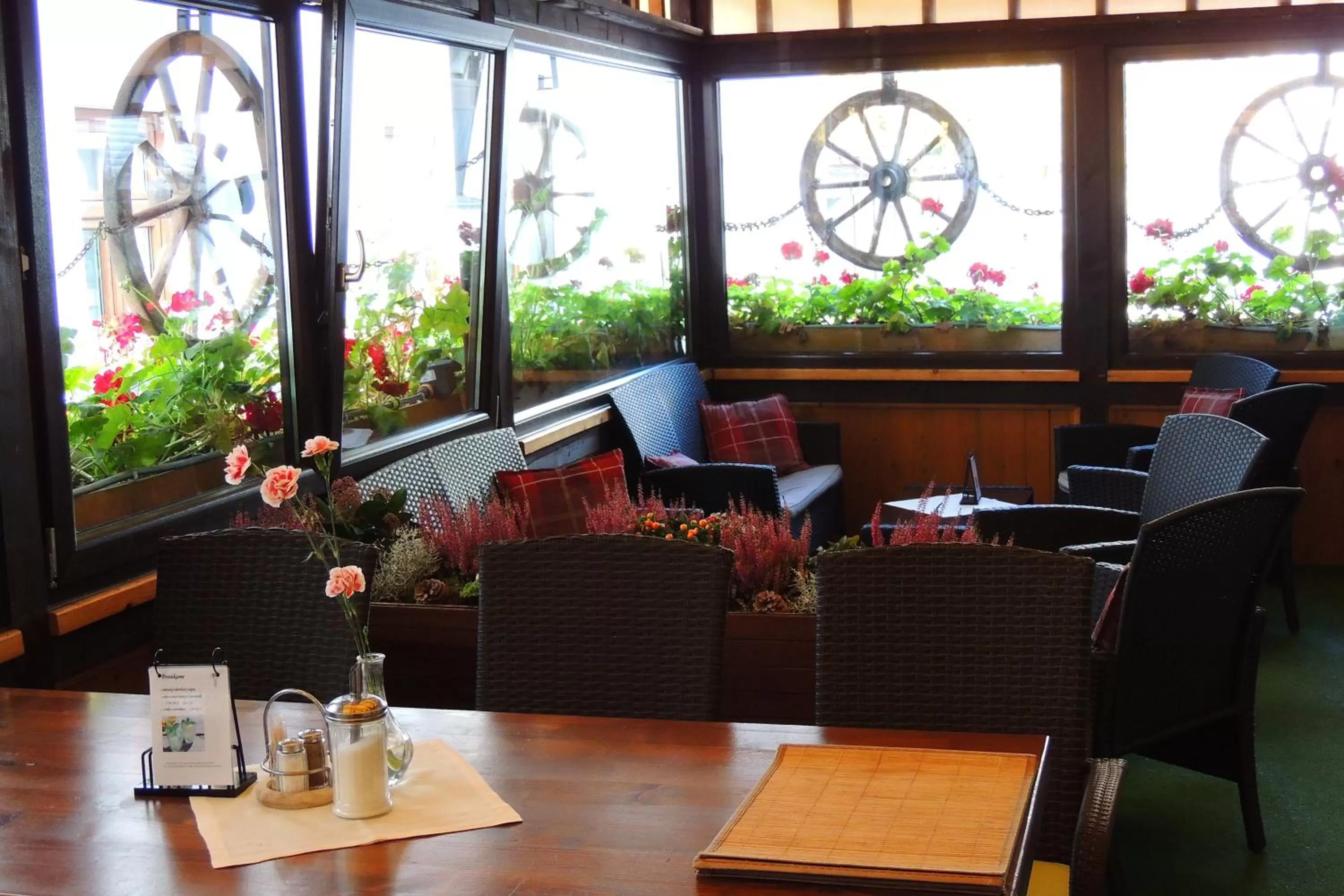 Restaurant/places to eat in Hotel Club