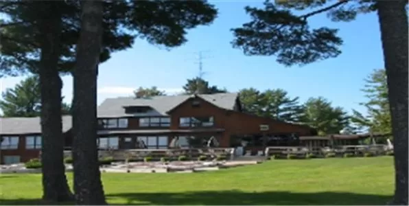 Property Building in Hiawatha Lodge Inn