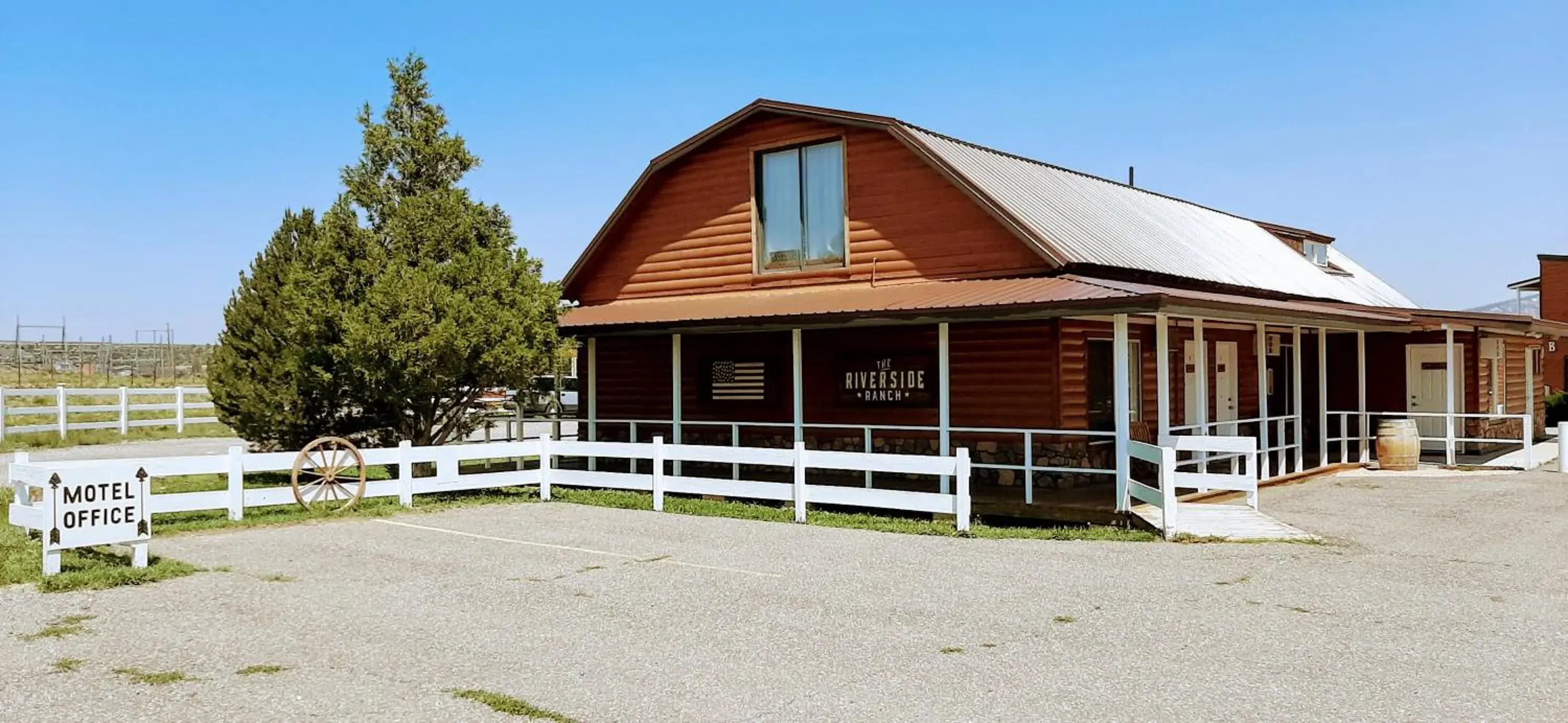 Property Building in The Riverside Ranch Motel and RV Park