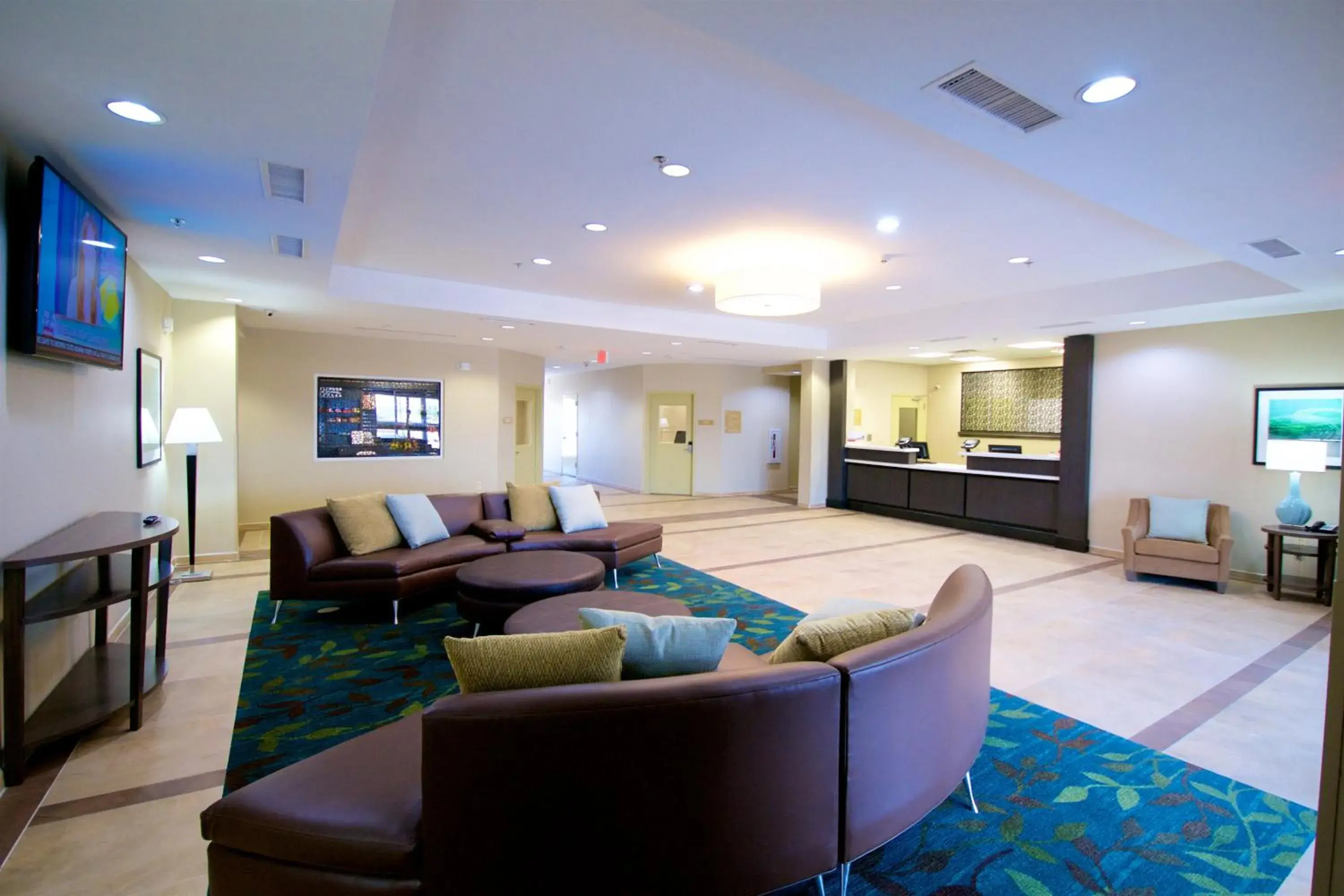 Lobby or reception, Seating Area in Candlewood Suites Kenedy, an IHG Hotel