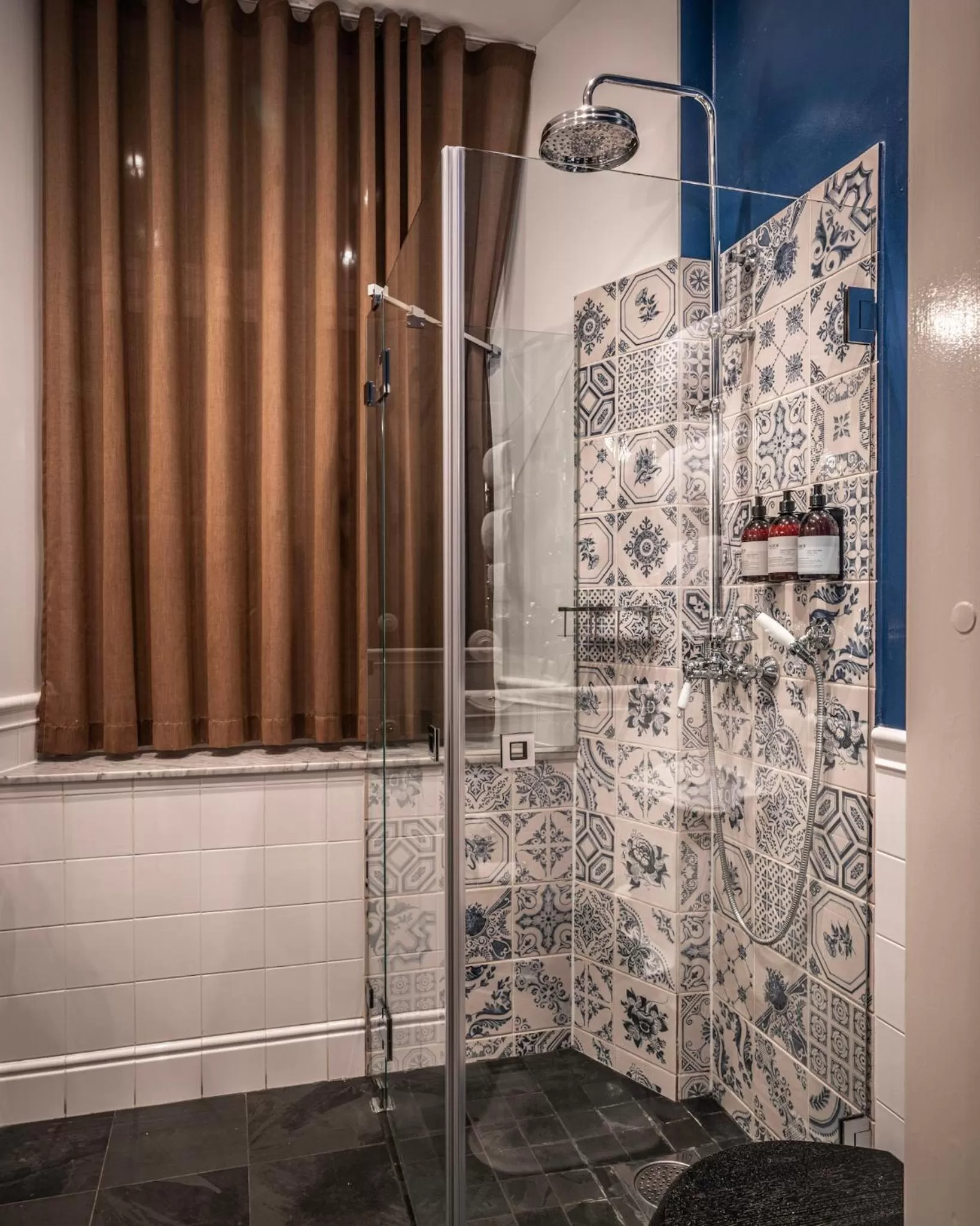 Bathroom in Victory Hotel