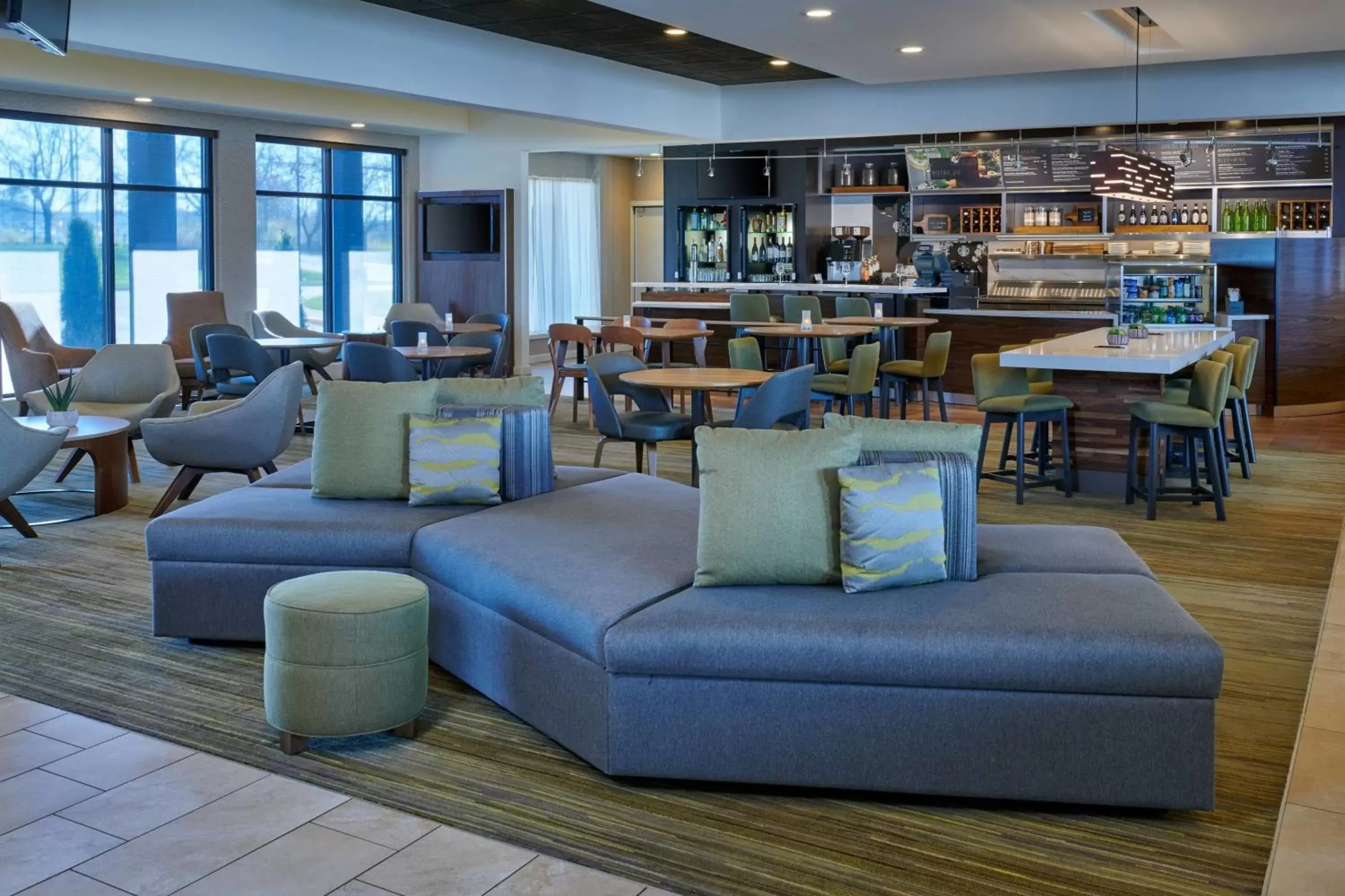 Restaurant/places to eat in Courtyard by Marriott Indianapolis Castleton