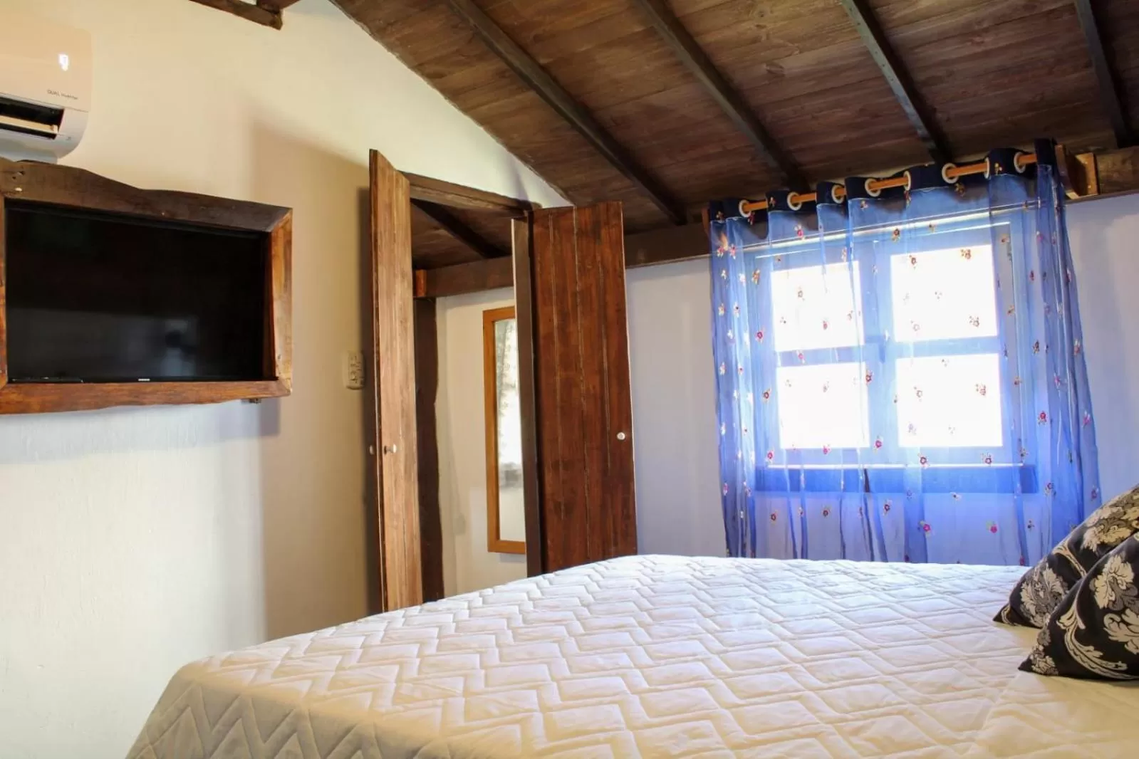 Bed in Pousada dos Hibiscus