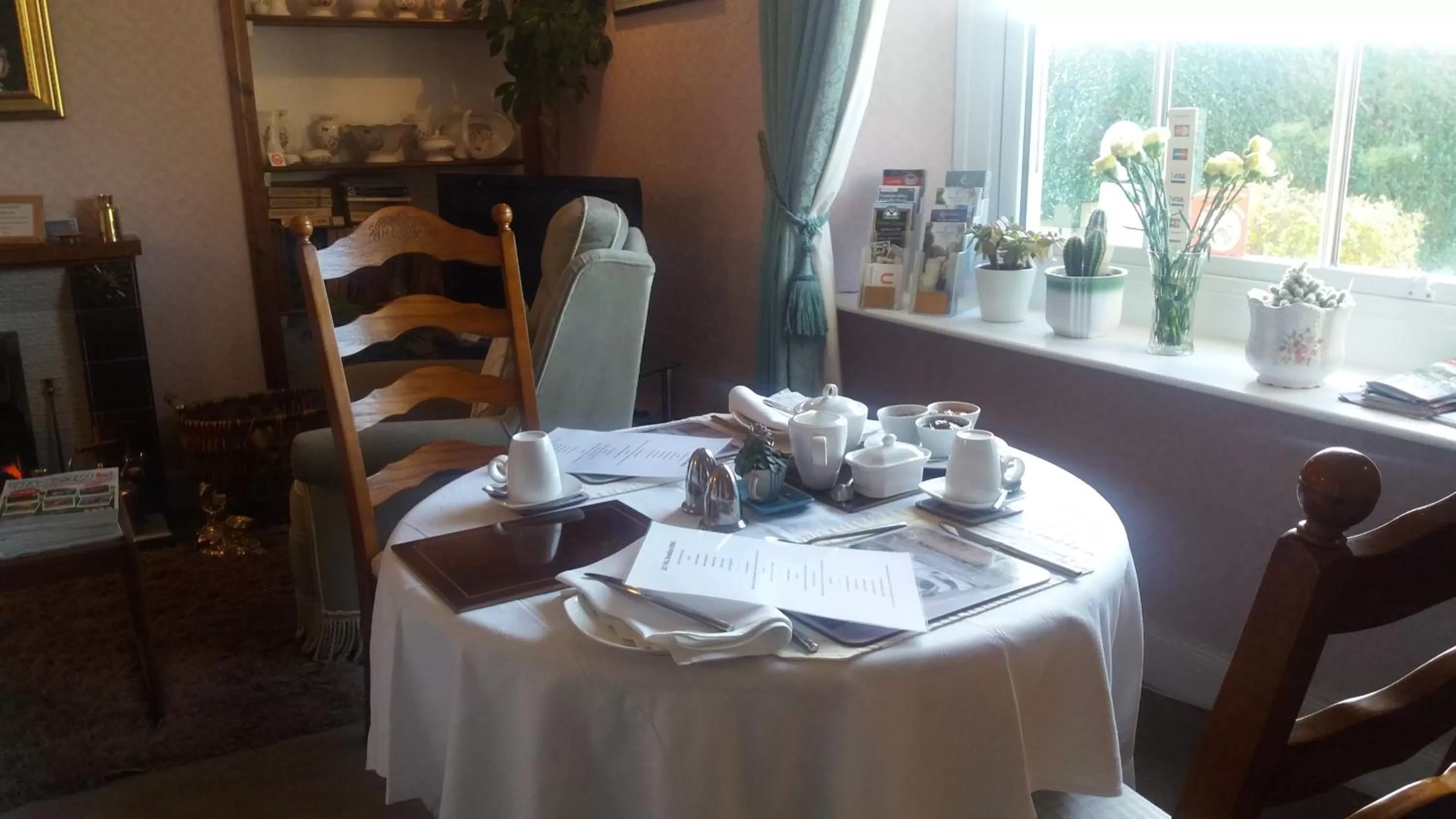 Dining area in Lily Hill Farm