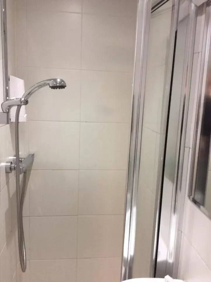 Shower, Bathroom in Central Hotel