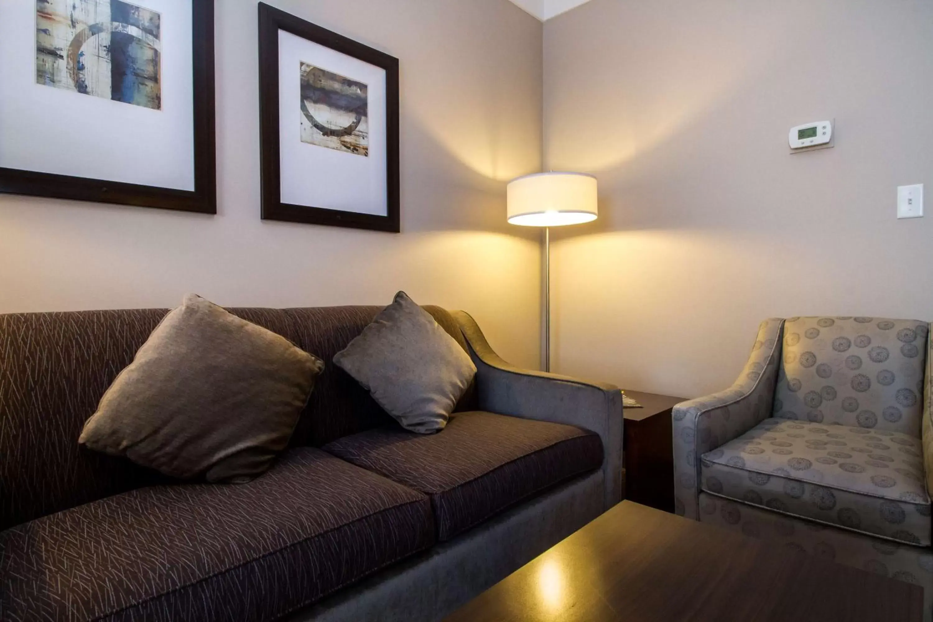 Bedroom, Seating Area in Best Western Plus Revelstoke