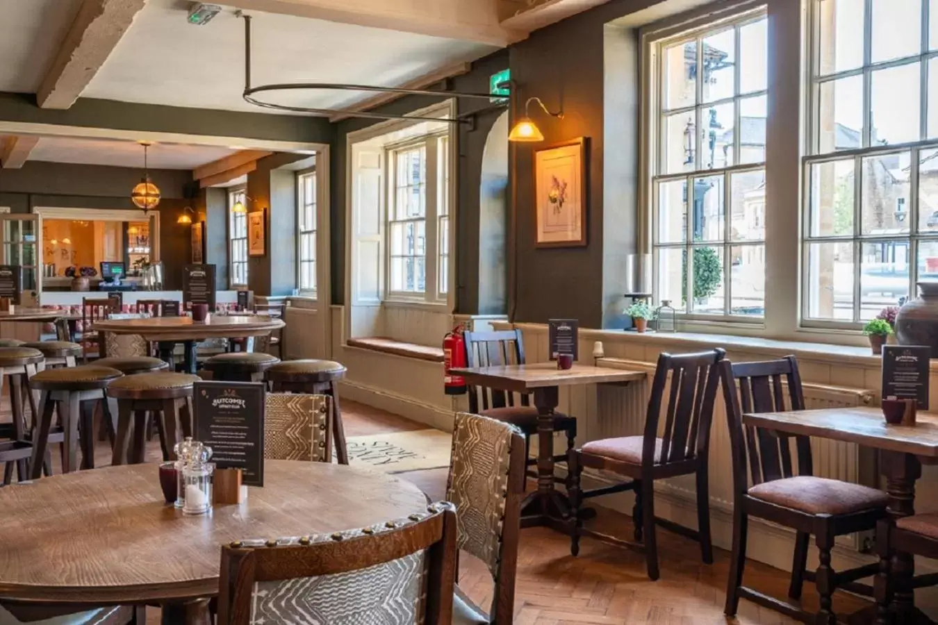 Restaurant/Places to Eat in The Kings Arms Hotel